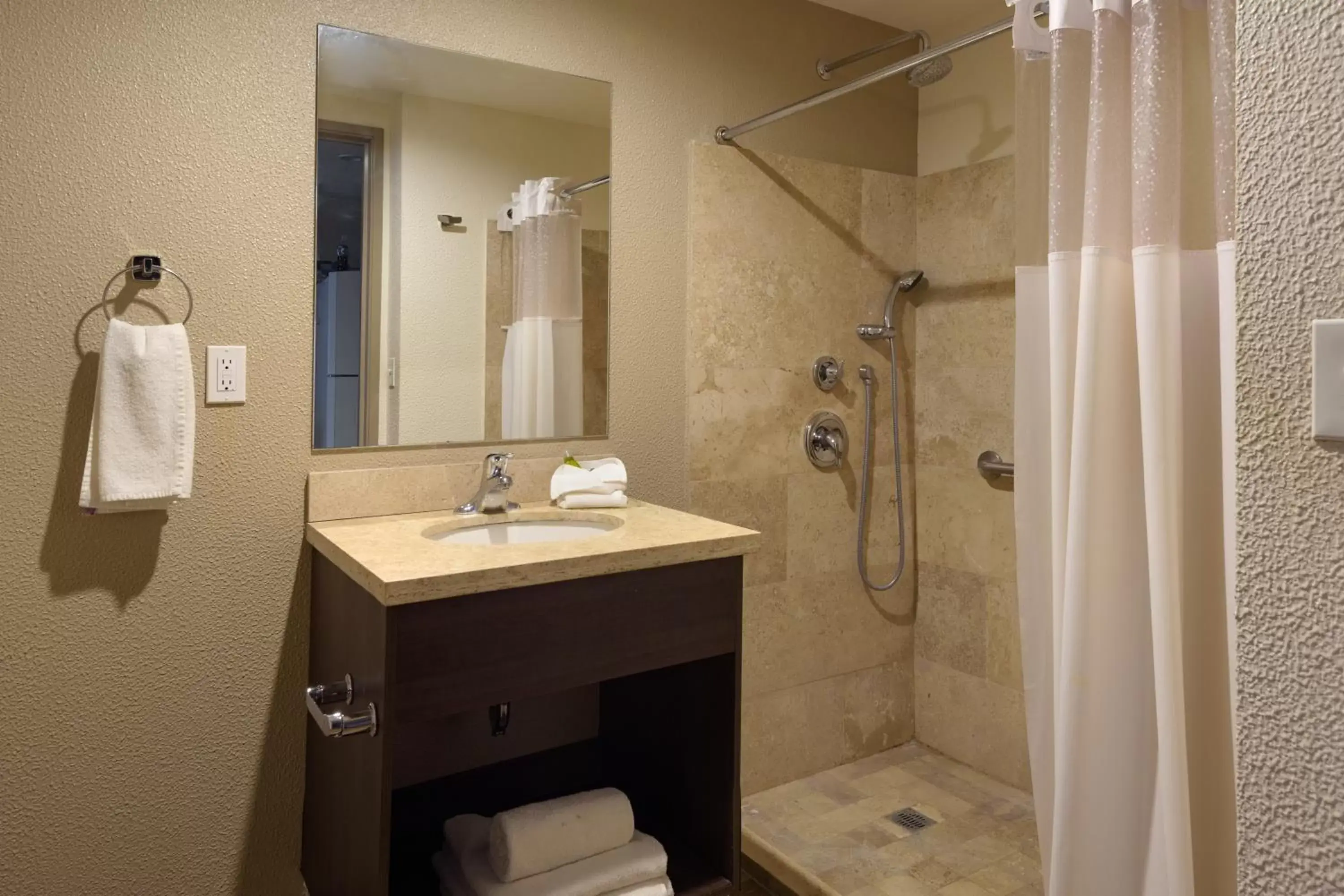 Shower, Bathroom in Extended Suites Queretaro Juriquilla