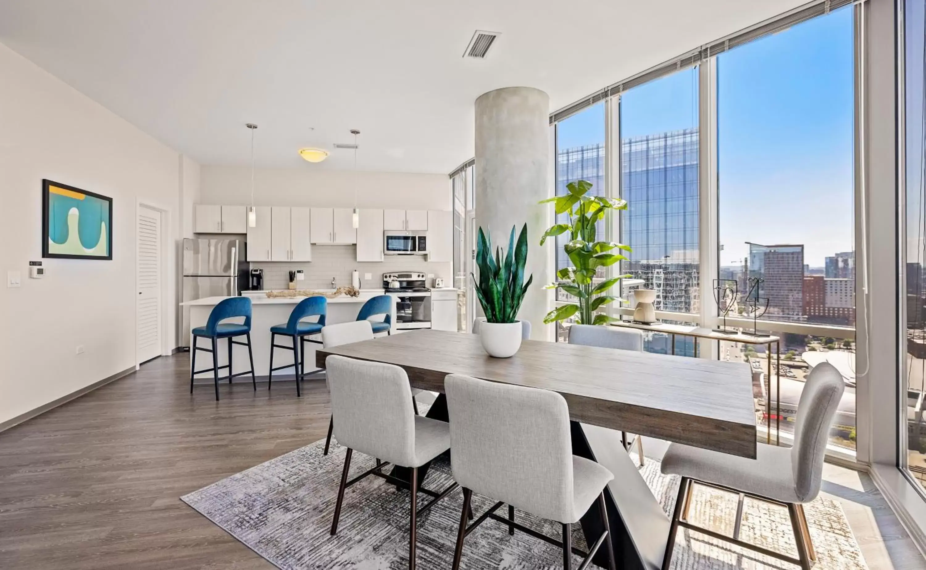 Dining Area in Placemakr Premier SoBro