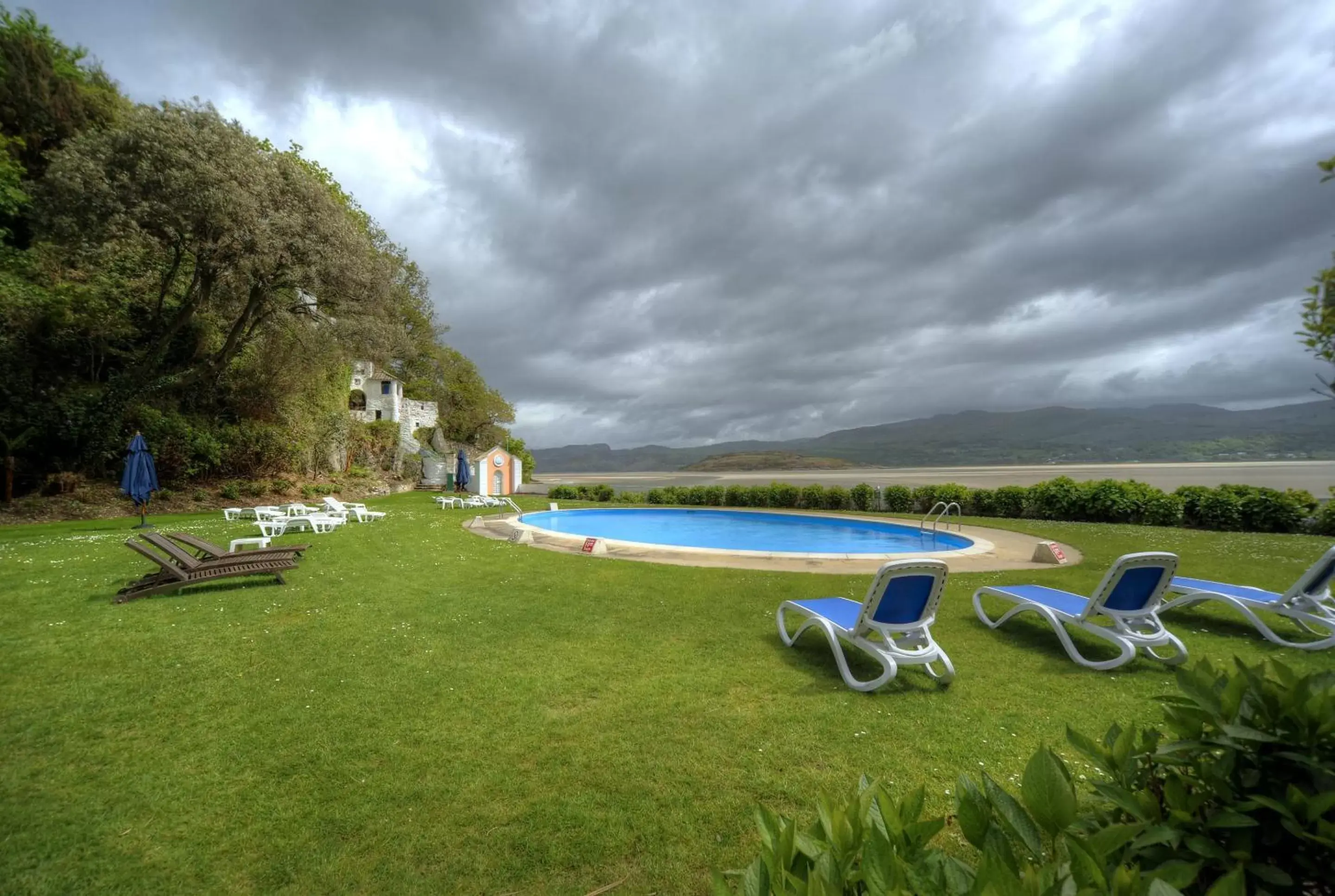 Swimming pool in Portmeirion Village & Castell Deudraeth