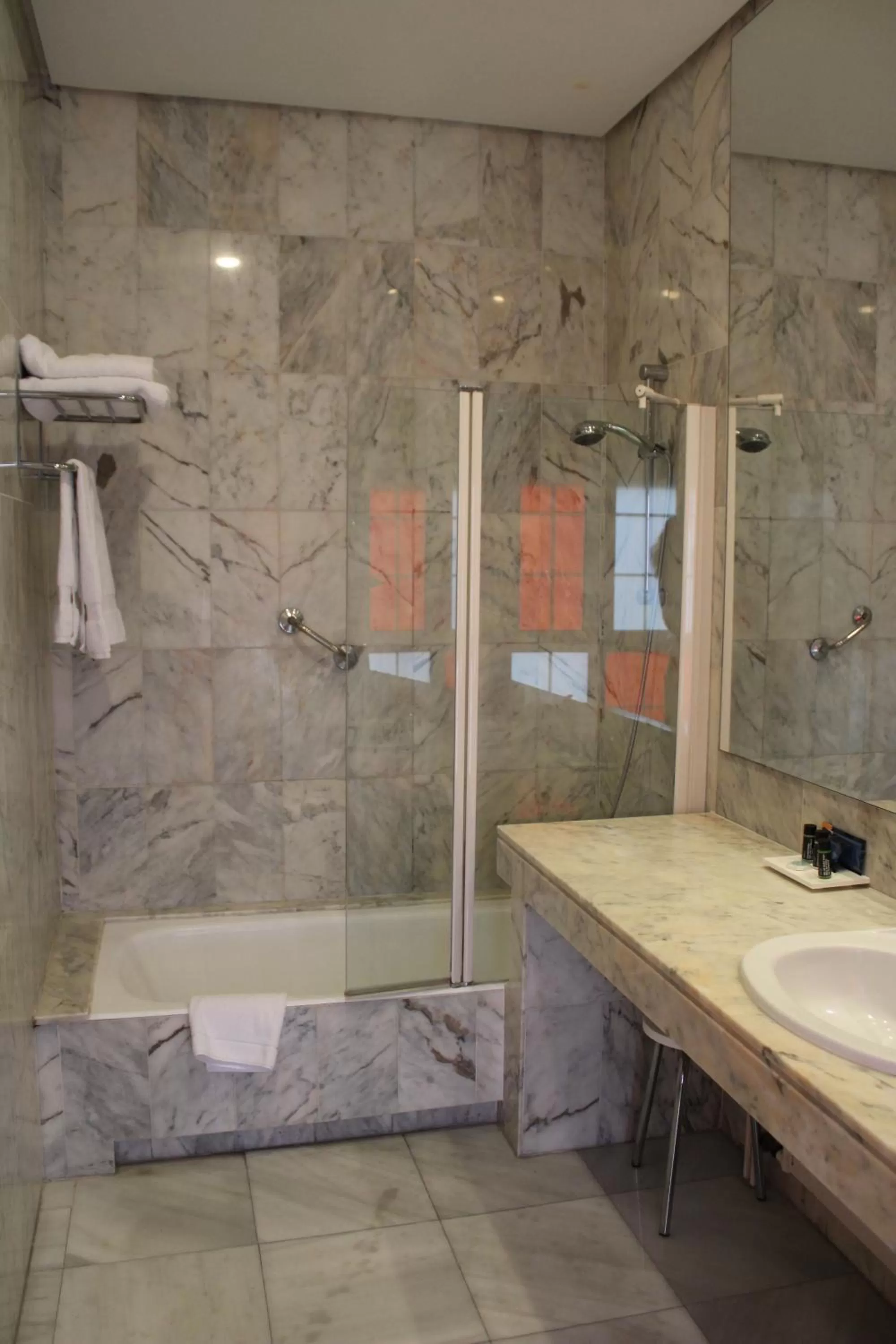 Bathroom in URH Ciutat de Mataró