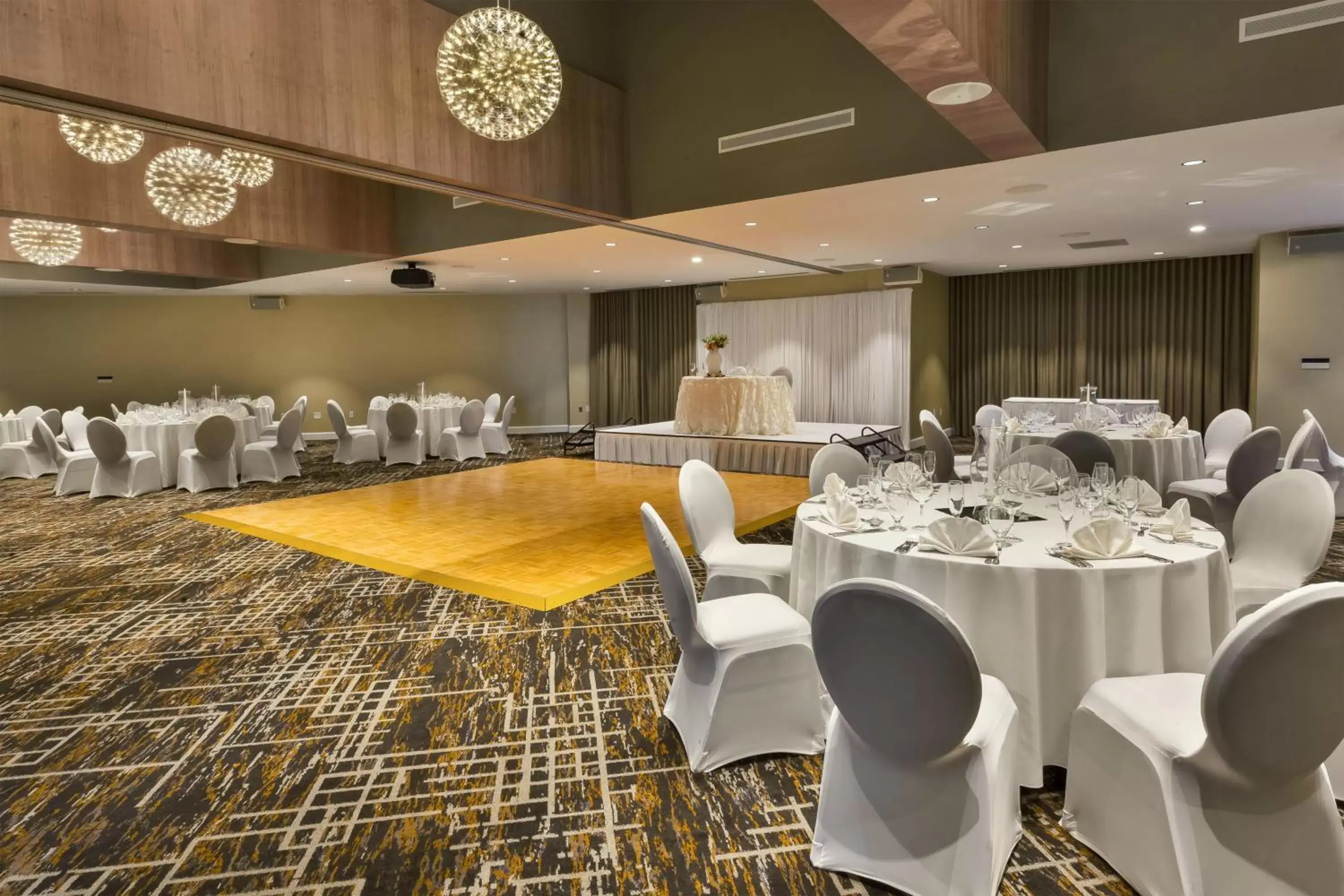 Banquet/Function facilities, Banquet Facilities in Crowne Plaza Dulles Airport, an IHG Hotel