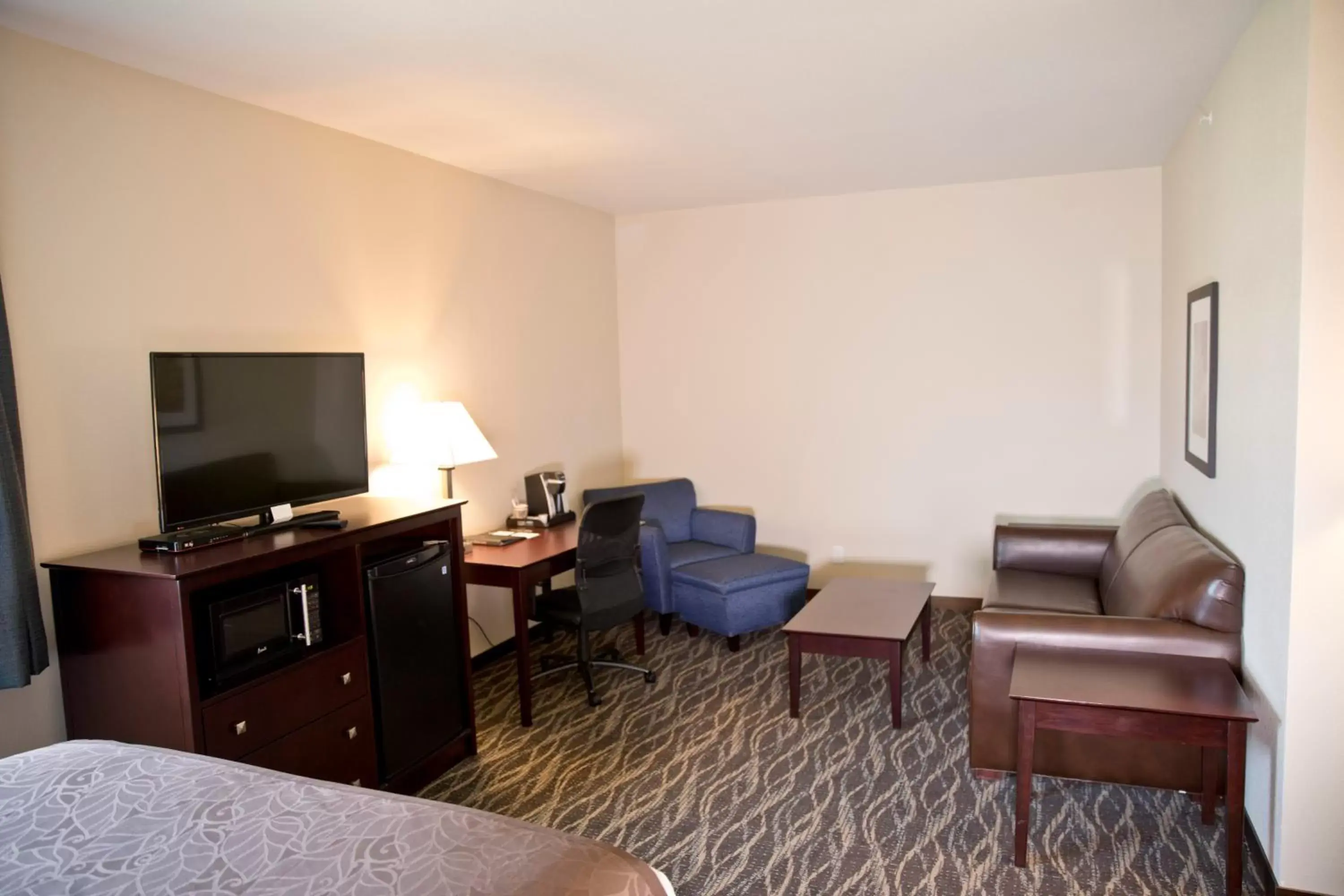 Bedroom, Seating Area in Cobblestone Inn & Suites -Clarinda