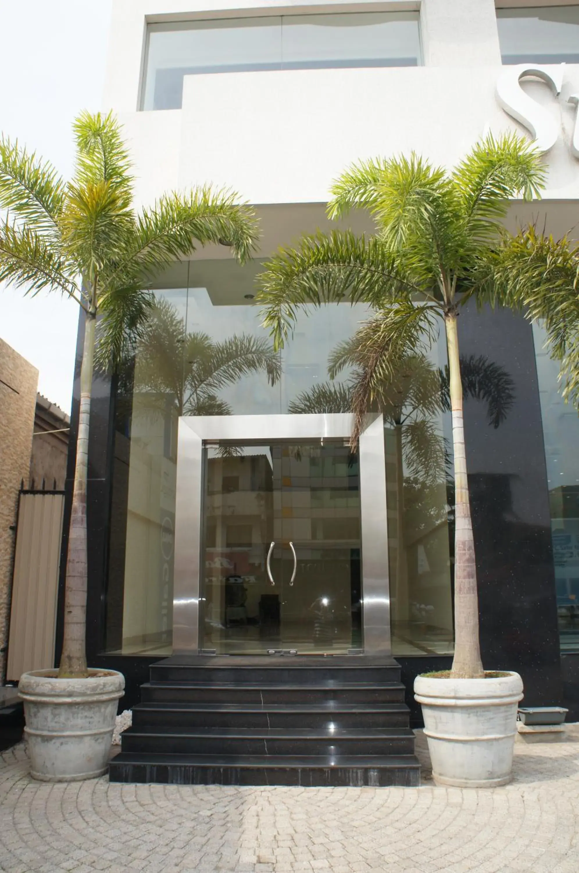 Facade/entrance in Supun Arcade Residency Facade/entrance in Supun Arcade Residency