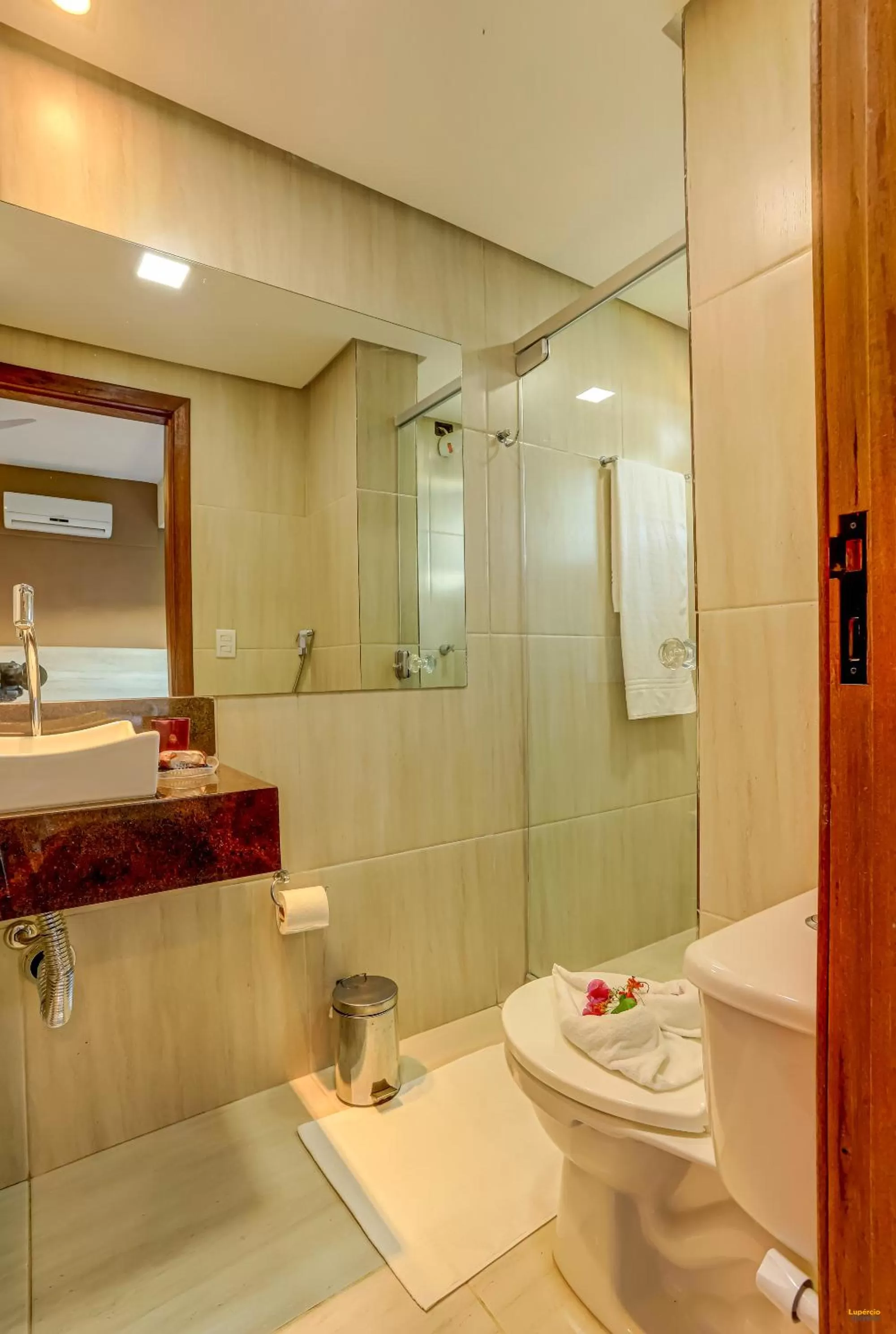 Bathroom in i9 Quixaba Flat