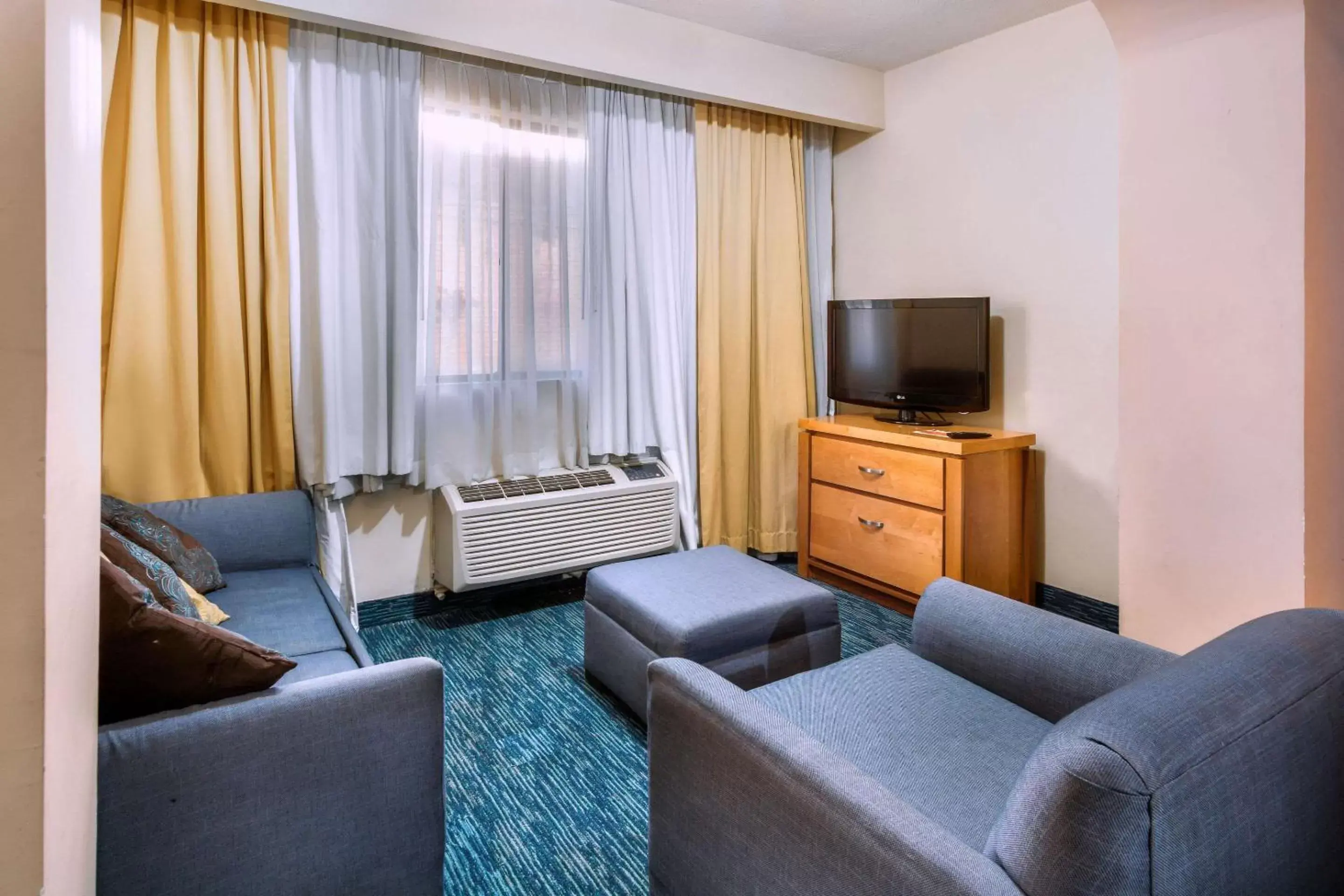 Photo of the whole room, Seating Area in Quality Inn & Suites Saltillo Eurotel Photo of the whole room, Seating Area in Quality Inn & Suites Saltillo Eurotel