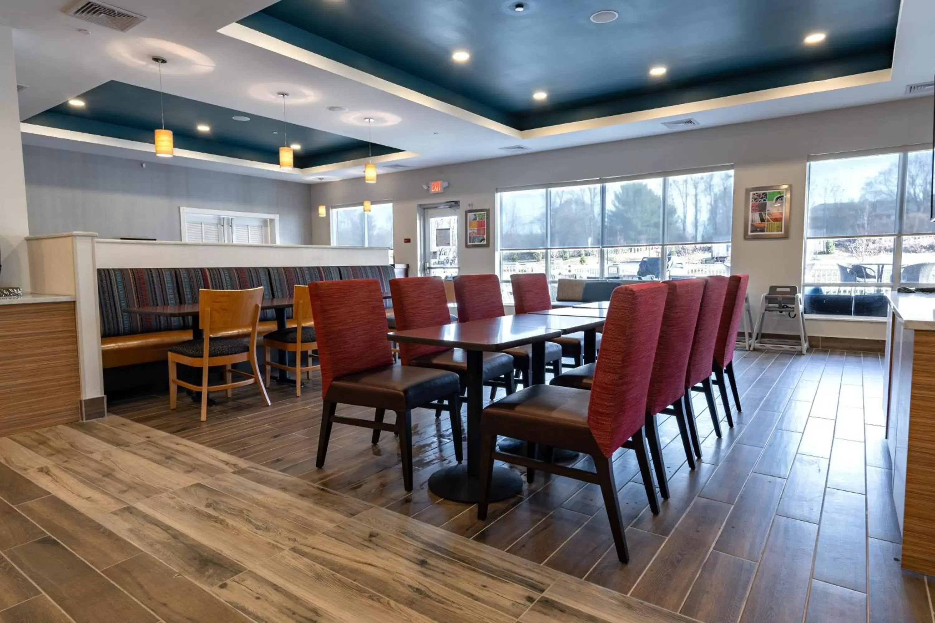 Lobby or reception, Restaurant/Places to Eat in TownePlace Suites by Marriott Clinton