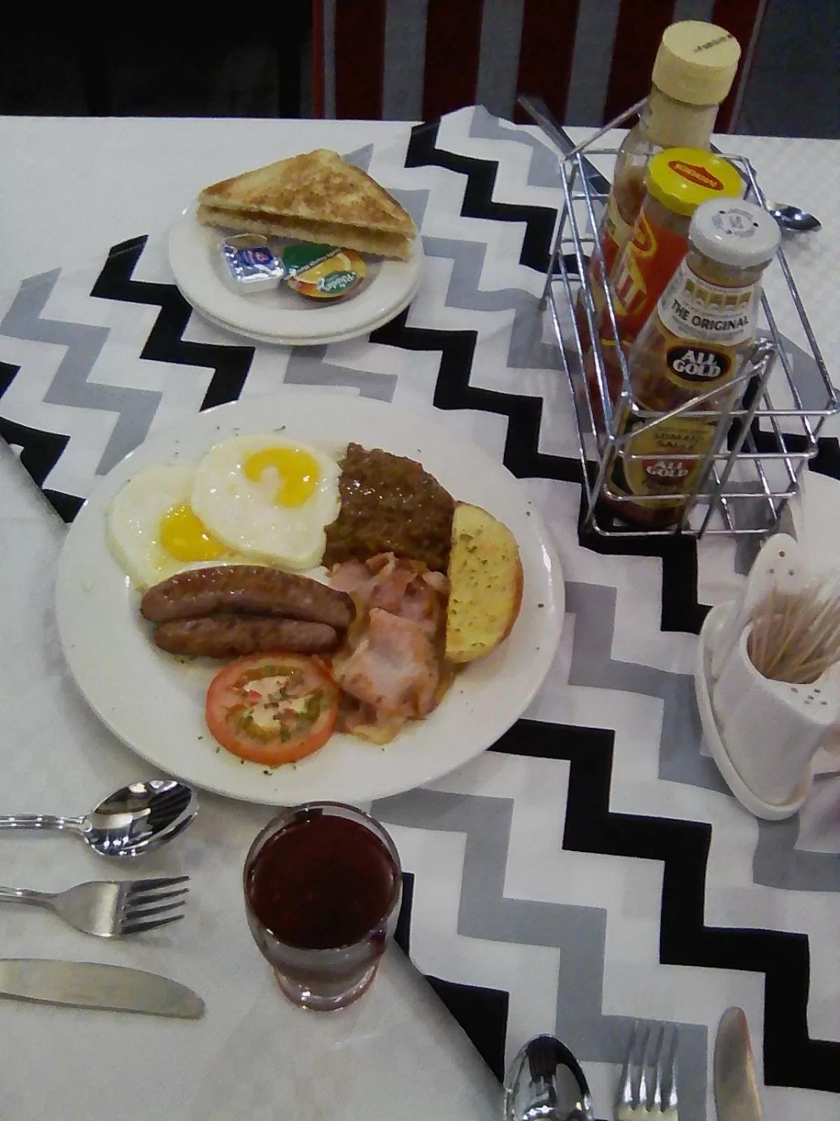 English/Irish breakfast in Big Ben Lodge