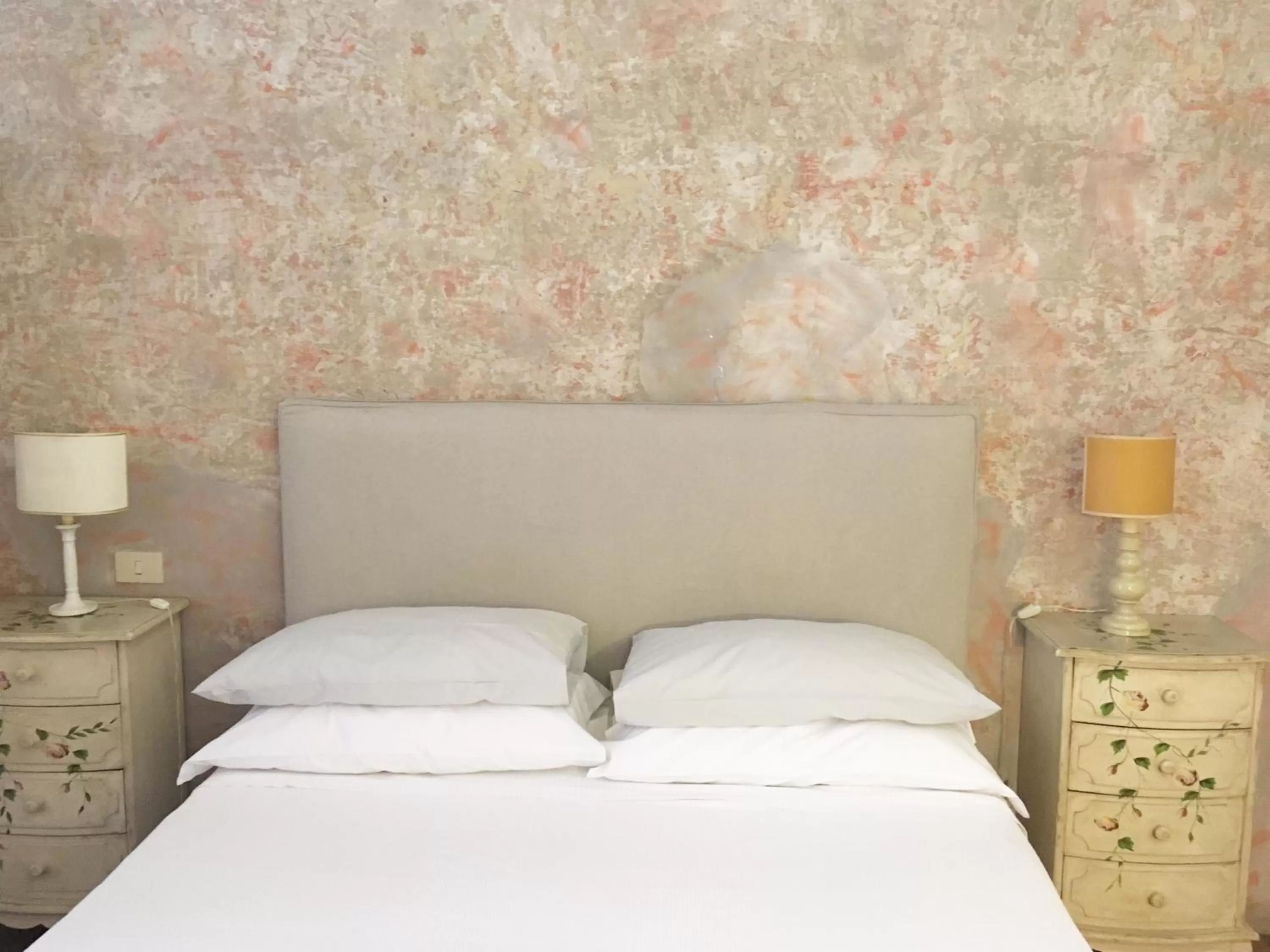 Decorative detail, Bed in Vicolo del Lupo Guesthouse