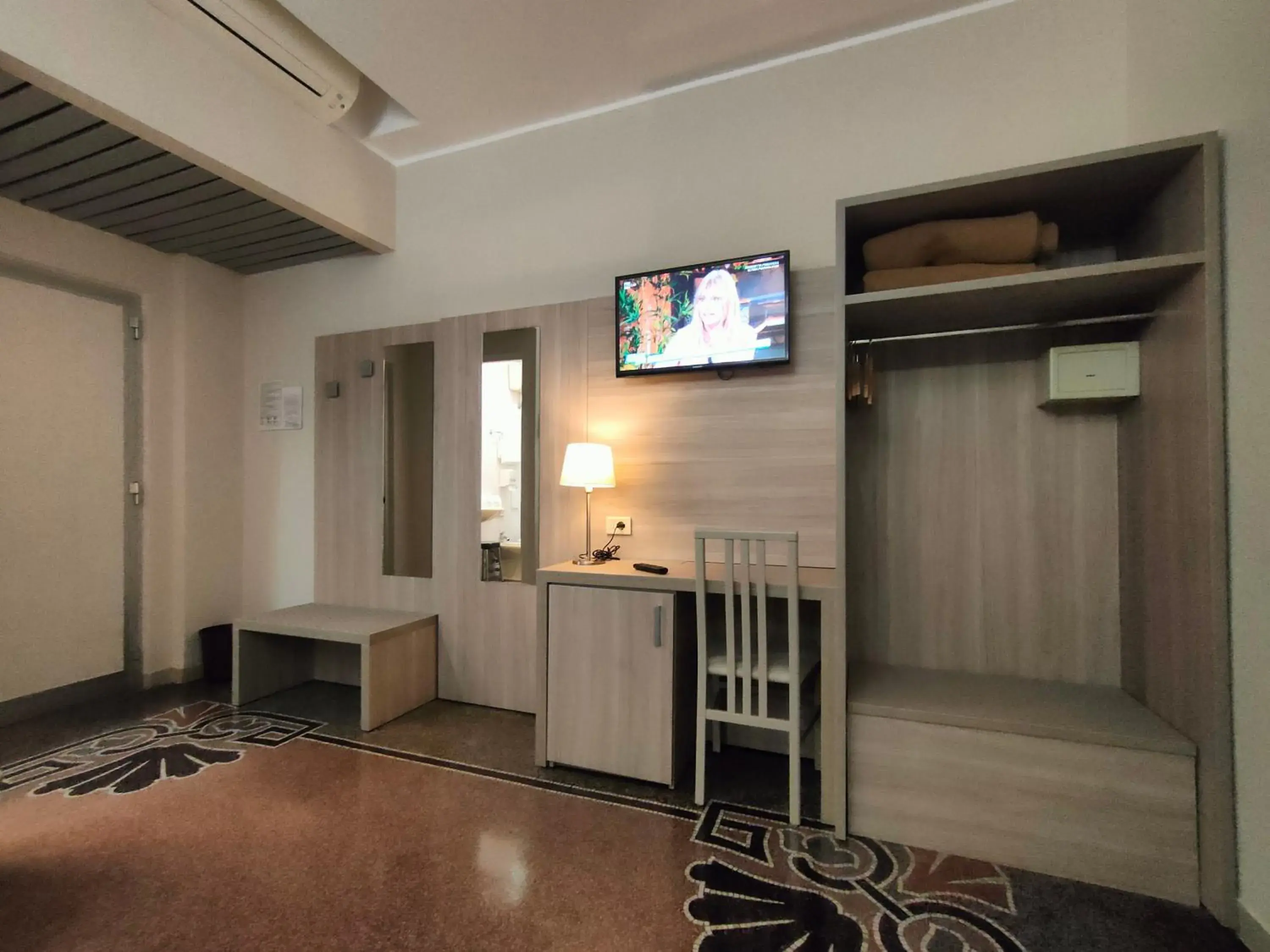 TV/Entertainment Center in Hotel Vittoria