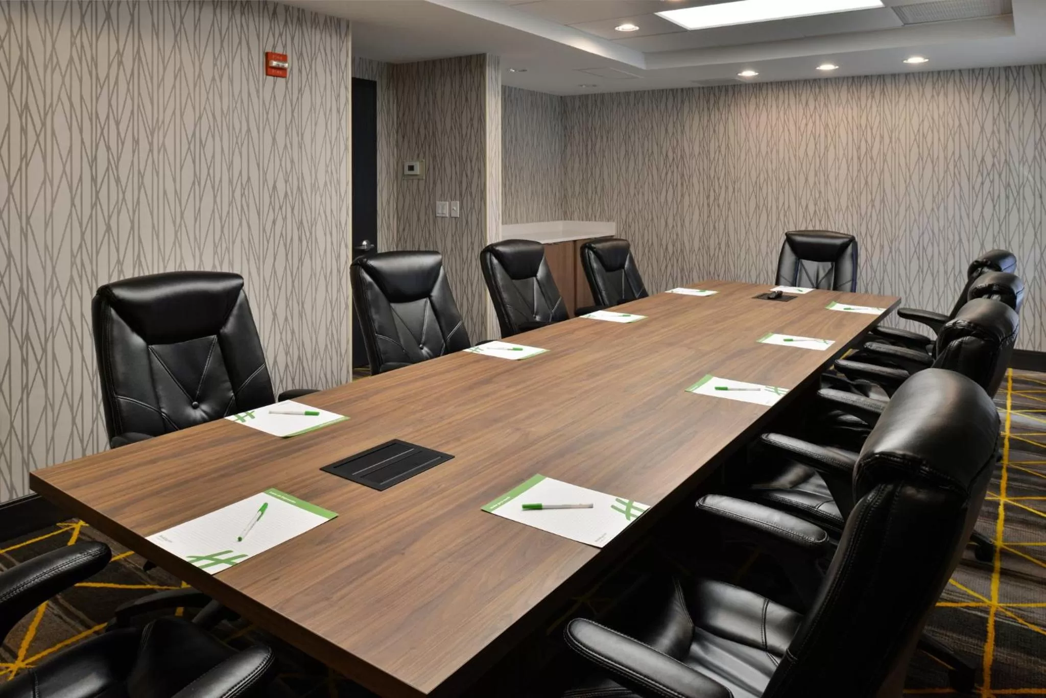 Meeting/conference room in Holiday Inn Hotel & Suites Overland Park-Convention Center by IHG