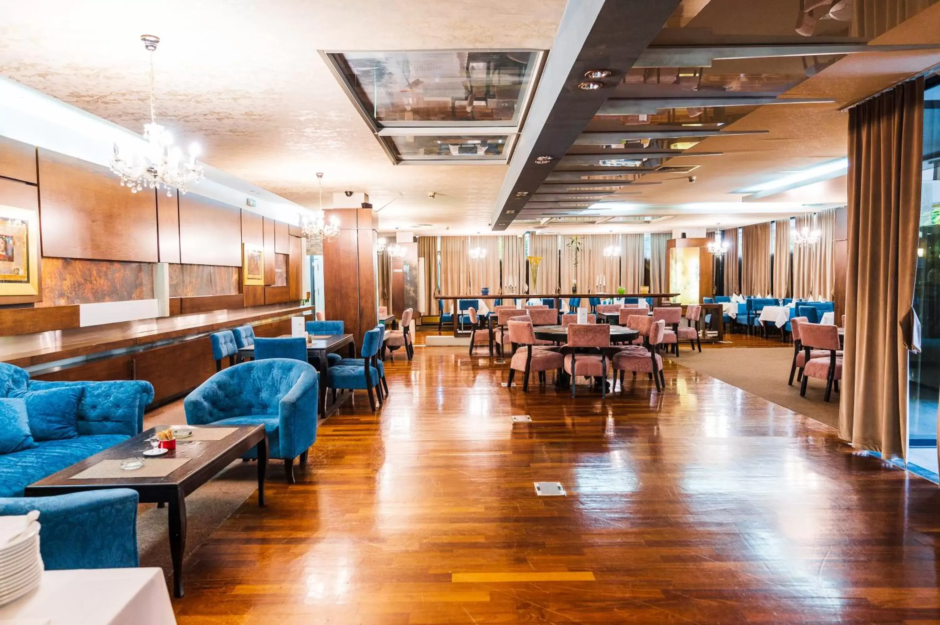 Restaurant/places to eat in Hotel Holiday Restaurant/places to eat in Hotel Holiday