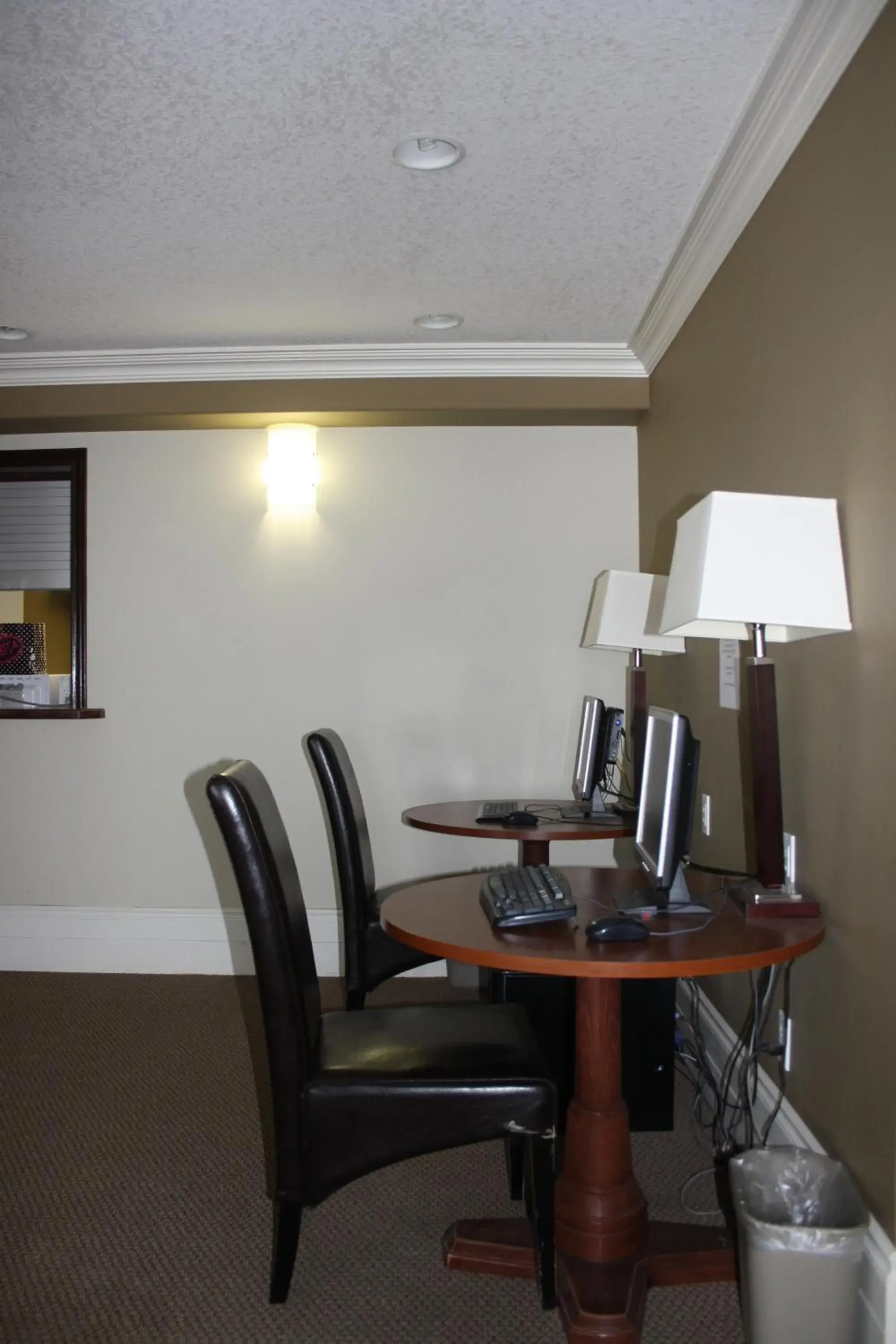 TV and multimedia in Lakeview Inns & Suites - Edson Airport West
