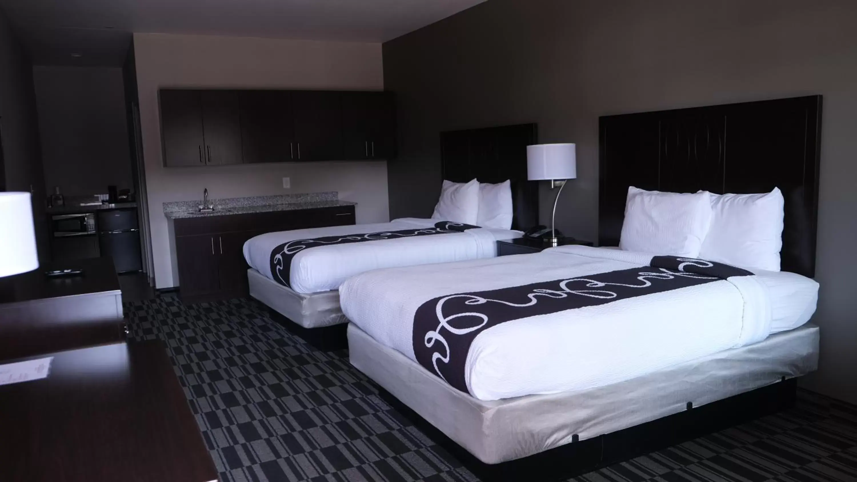 Bed in Catoosa Inn & Suites