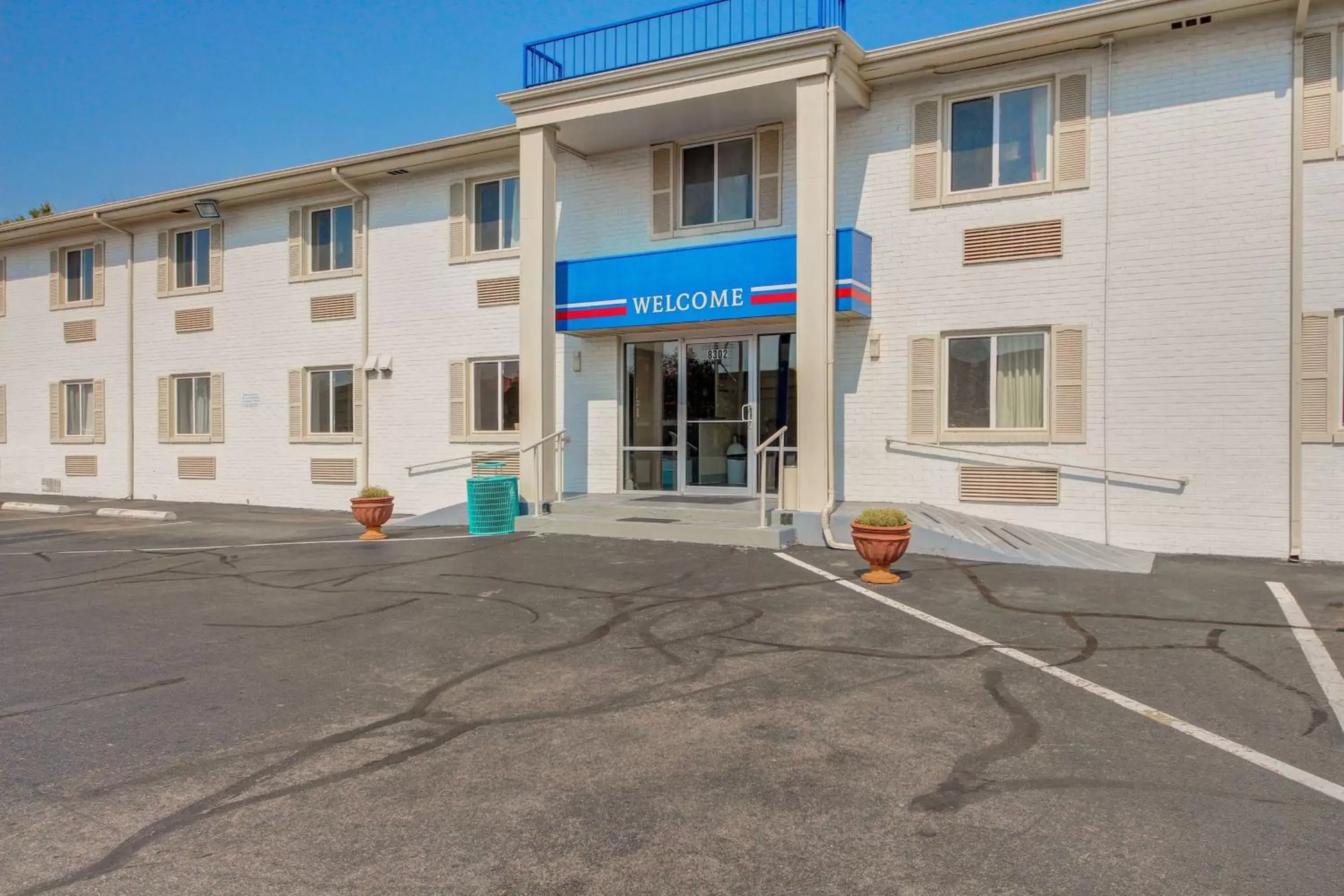 Property building, Facade/Entrance in Motel 6-Wichita, KS