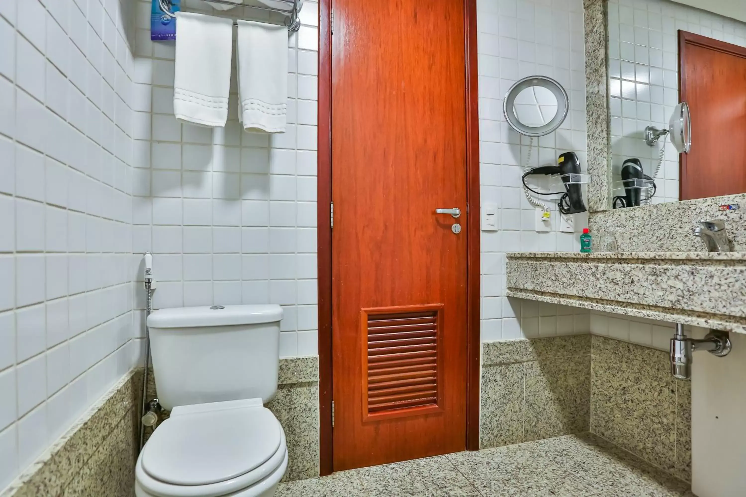 Bathroom in Comfort Suites Brasília