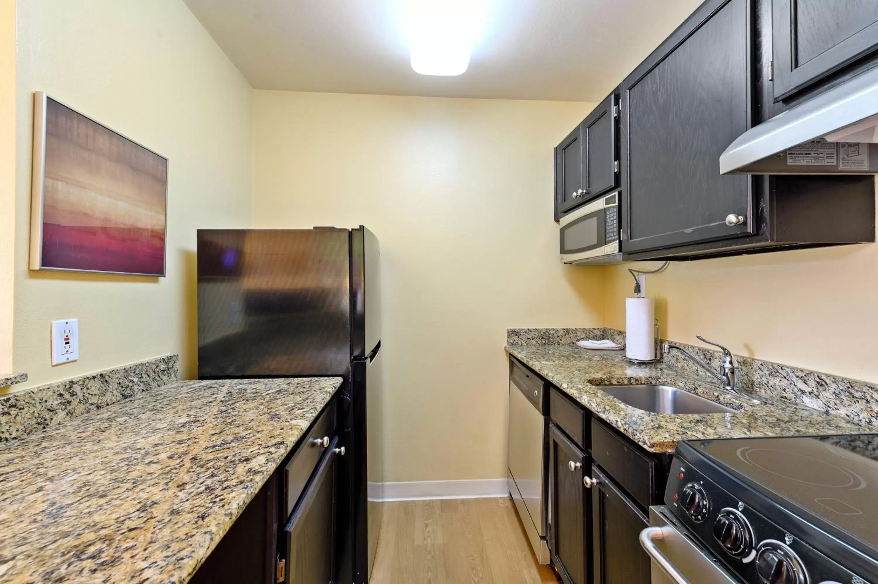 Kitchen or kitchenette, Kitchen/Kitchenette in Extended Stay America Suites - Atlanta - Northlake