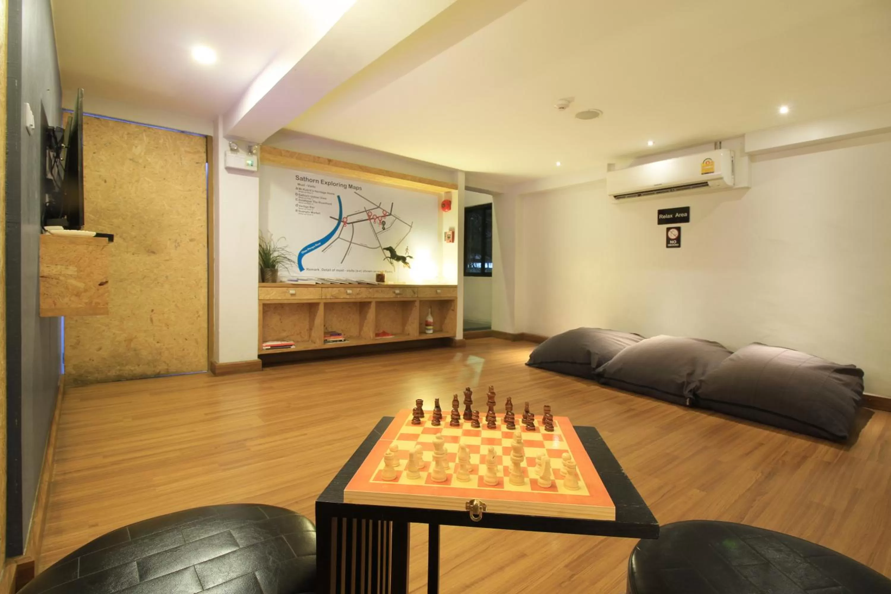 TV and multimedia in Mybed Sathorn Hotel