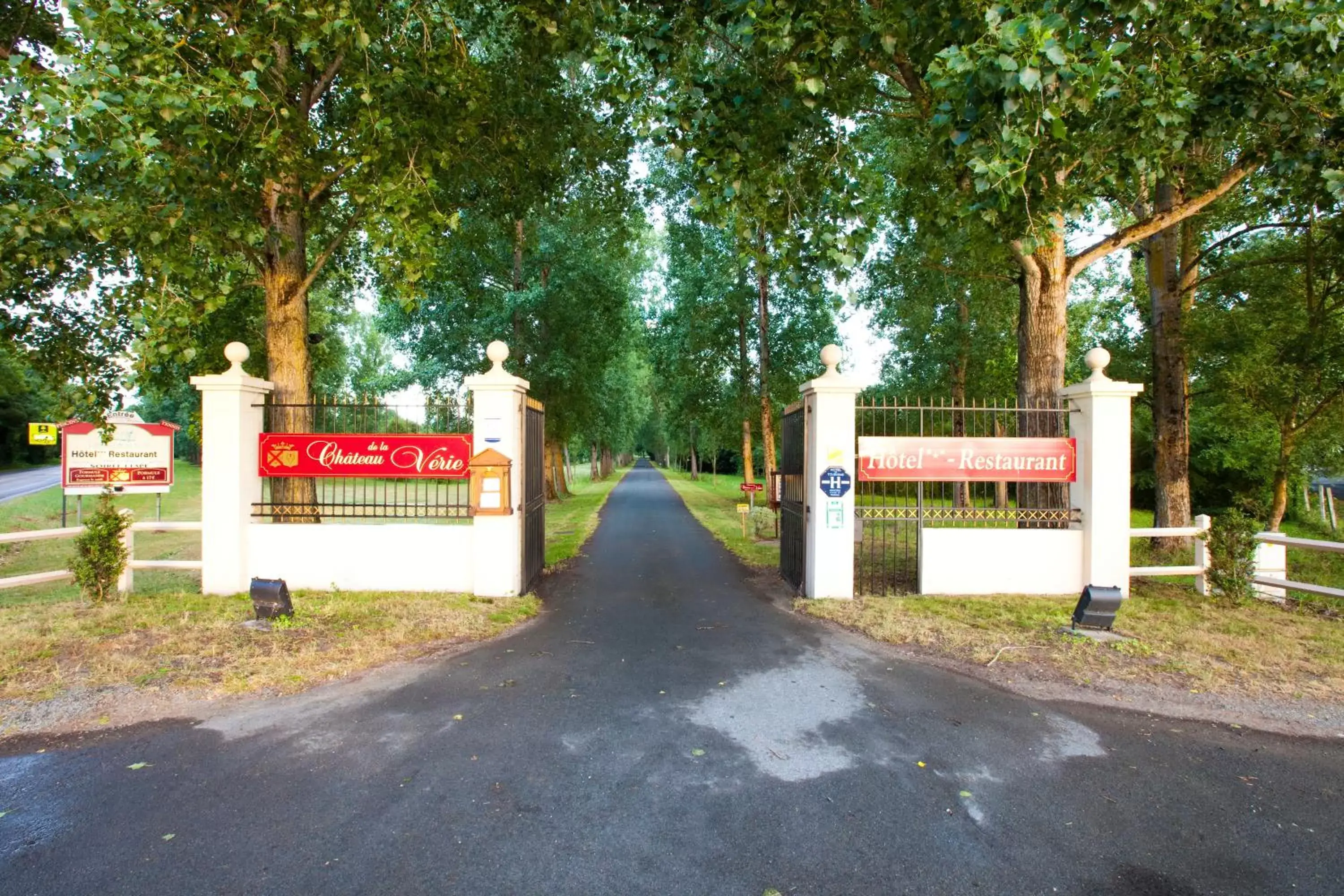 Facade/entrance in Château de la Verie