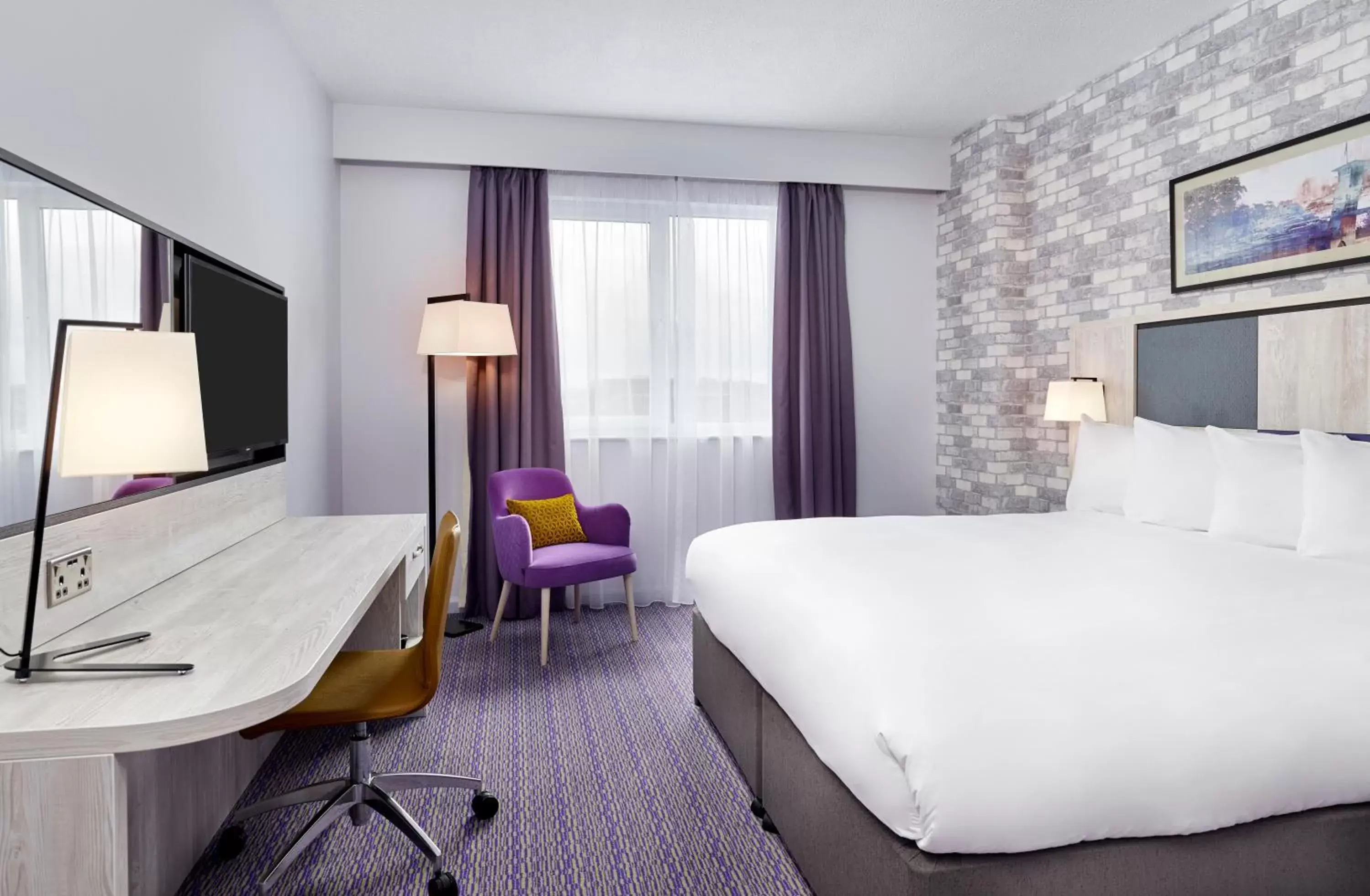 Photo of the whole room, Bed in Leonardo Hotel Swindon - Formerly Jurys Inn