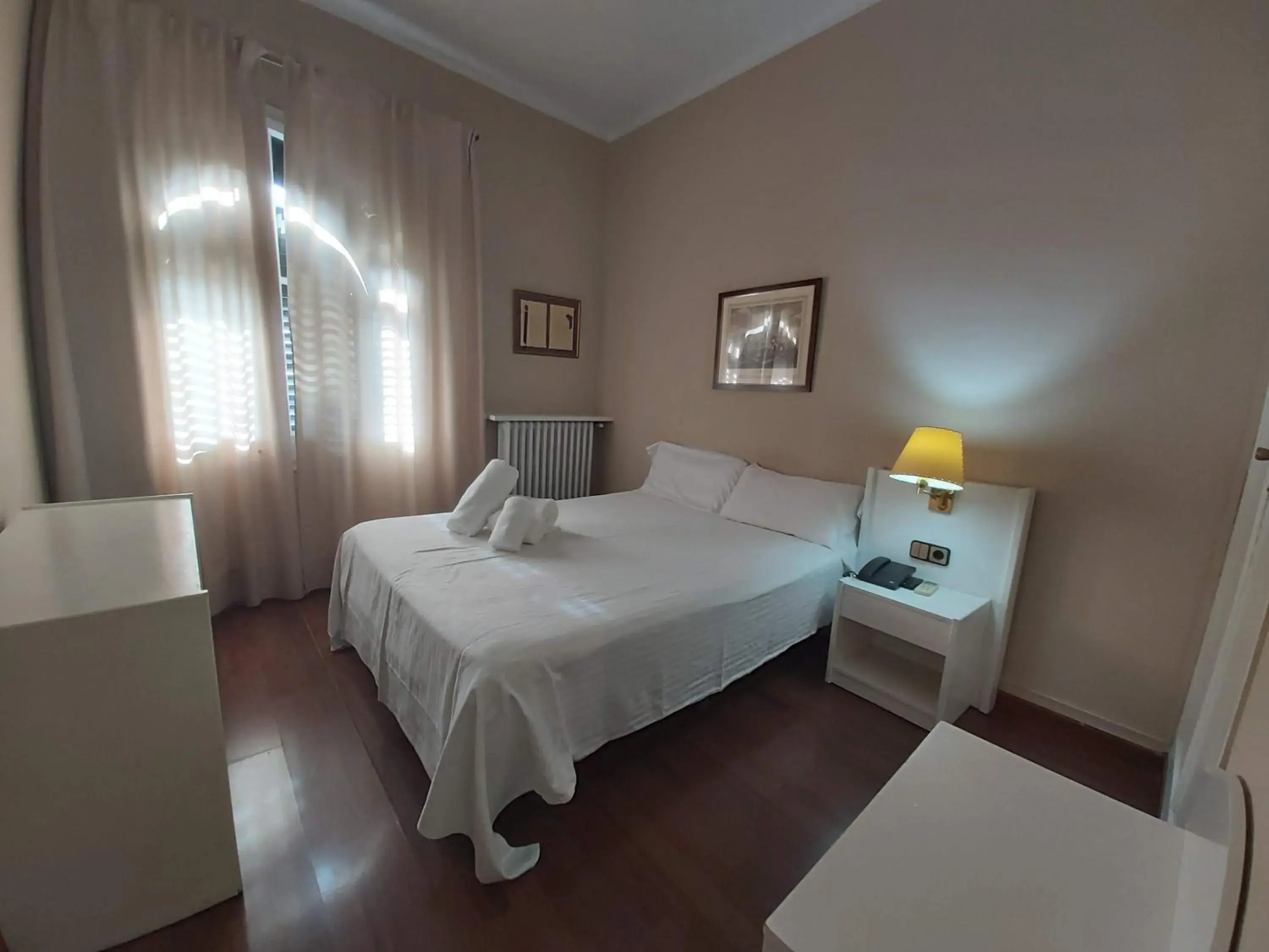 Bed in Hotel El Castell