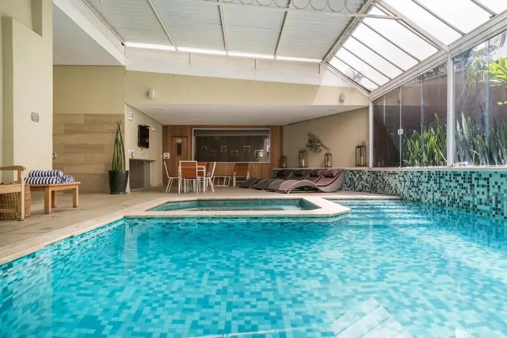 Swimming Pool in Hotel Heritage