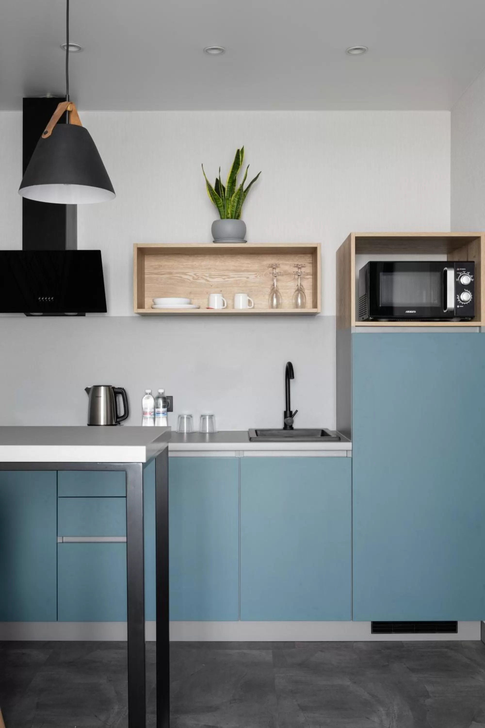 Coffee/tea facilities, Kitchen/Kitchenette in Be The One Hotel