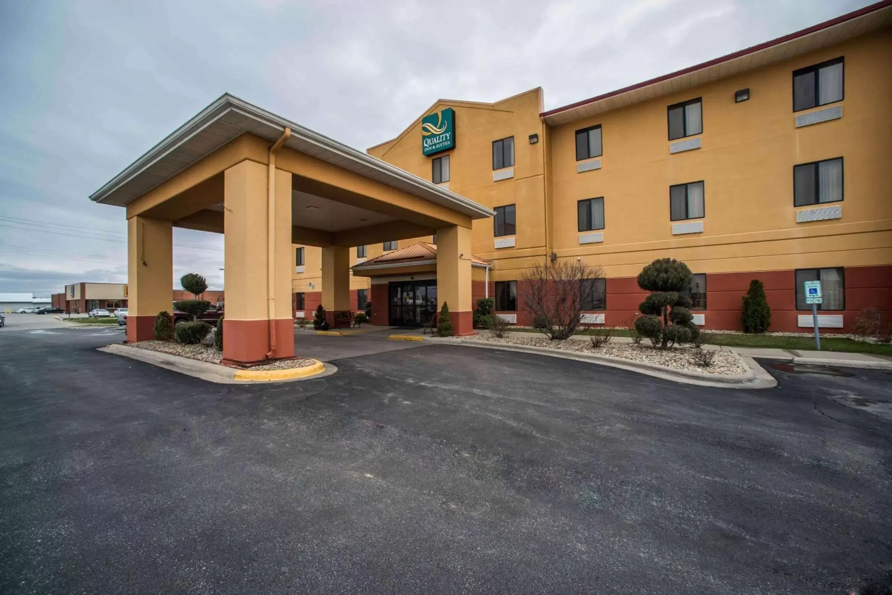 Property building in Quality Inn Litchfield Route 66