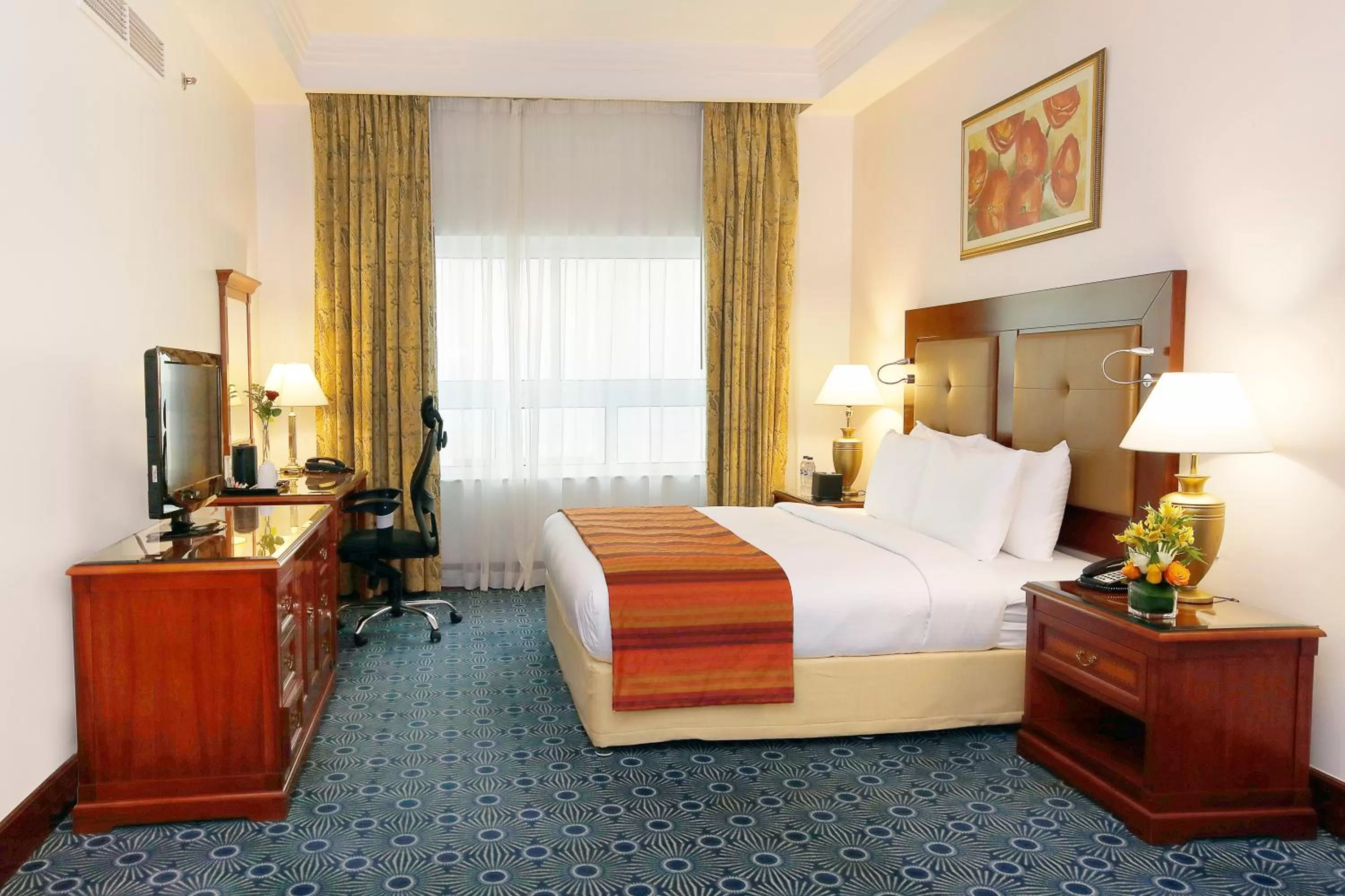 Bed in Sunday Hotel Holiday international Dubai