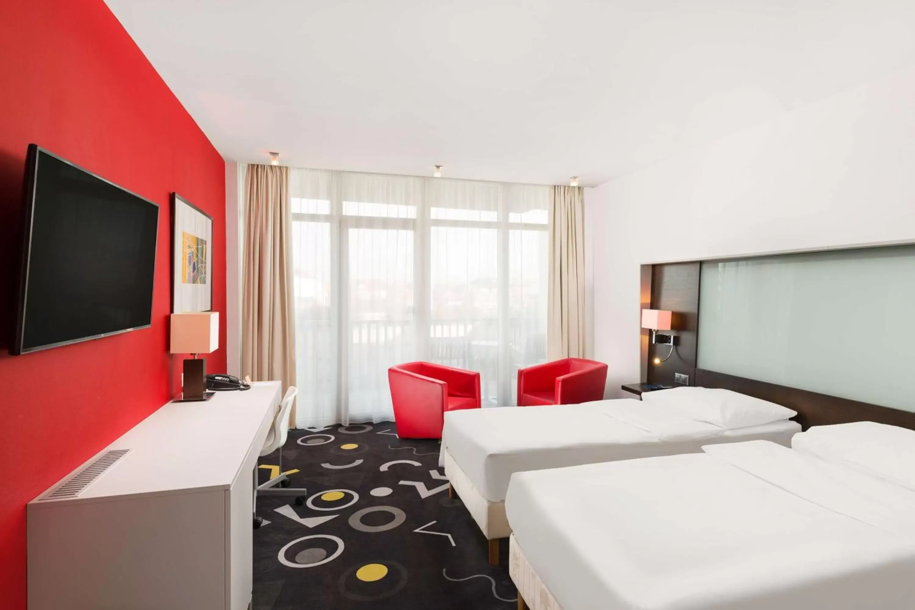 Bedroom, TV/Entertainment Center in Park Inn by Radisson Sarvar Resort & Spa