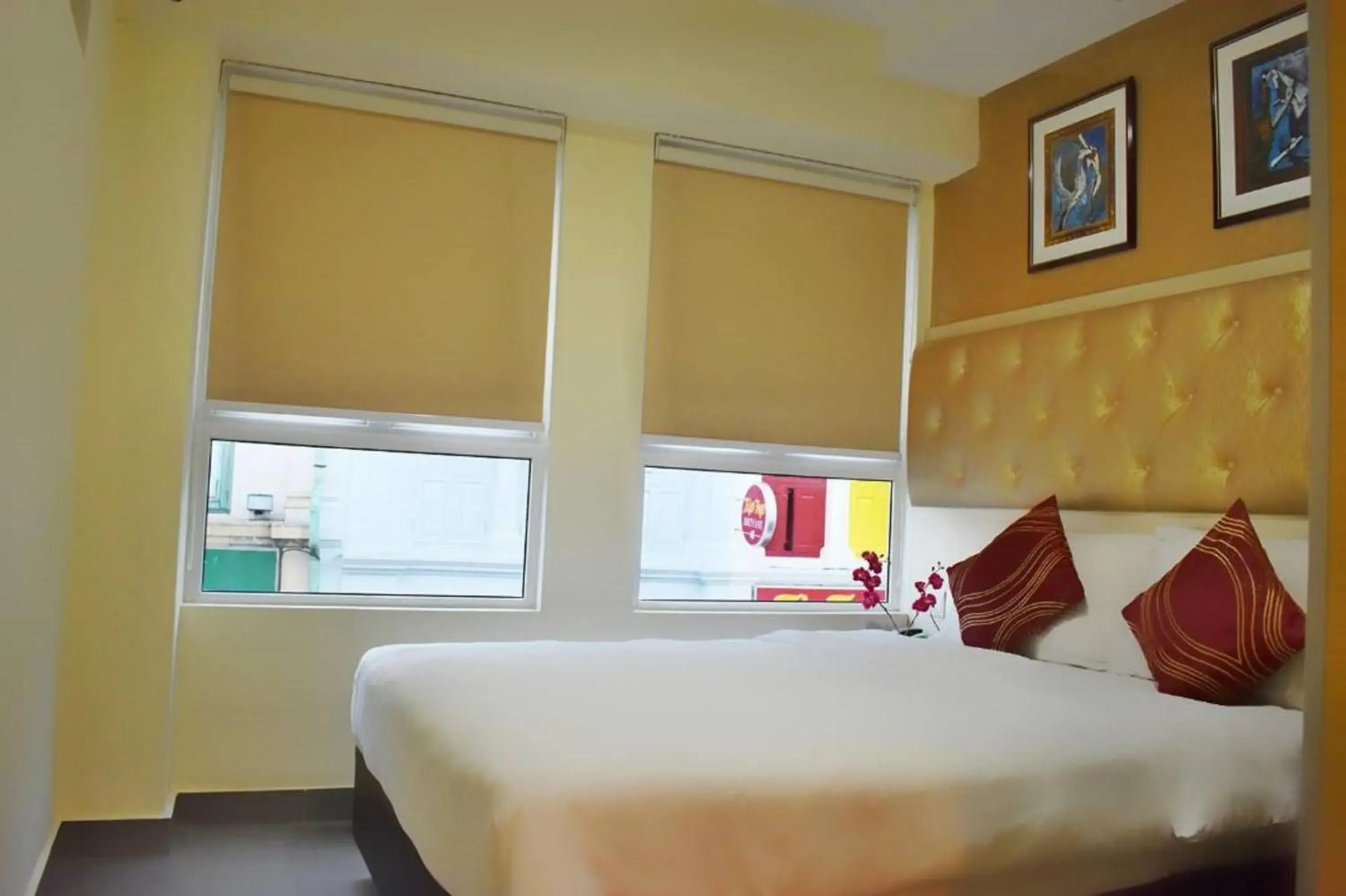 Photo of the whole room, Bed in Sandpiper Hotel On Rochor