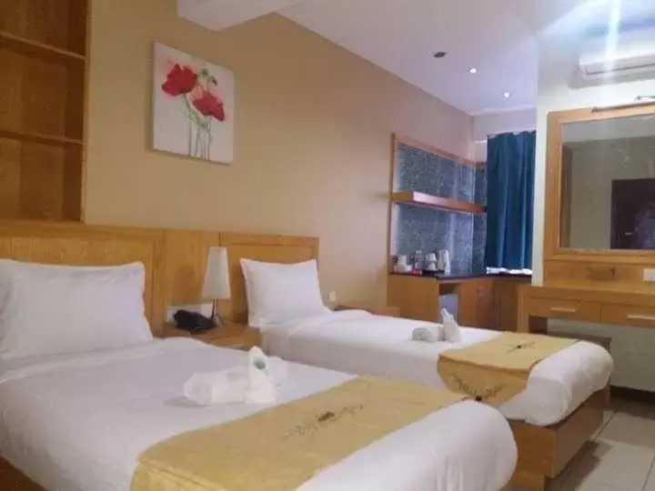 Bed in Fratini's Hotel Labuan