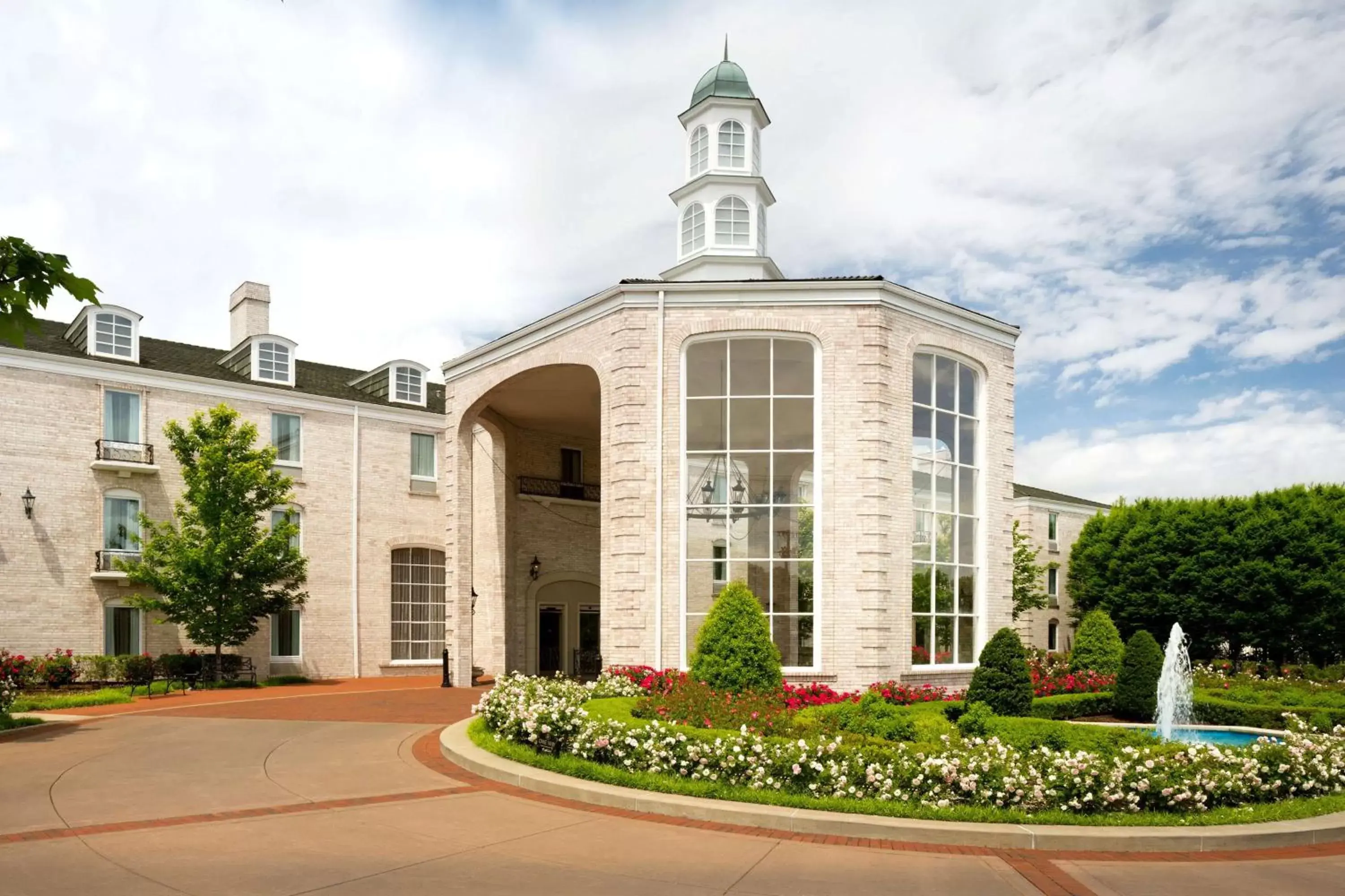 Property building in Hilton St. Louis Frontenac Property building in Hilton St. Louis Frontenac