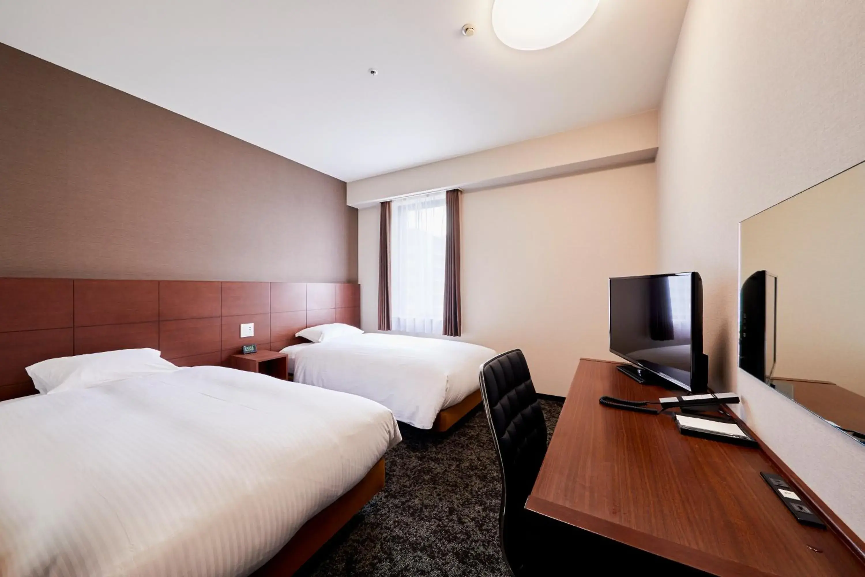 Bed, TV/Entertainment Center in Hotel Wing International Kobe Shinnagata Ekimae