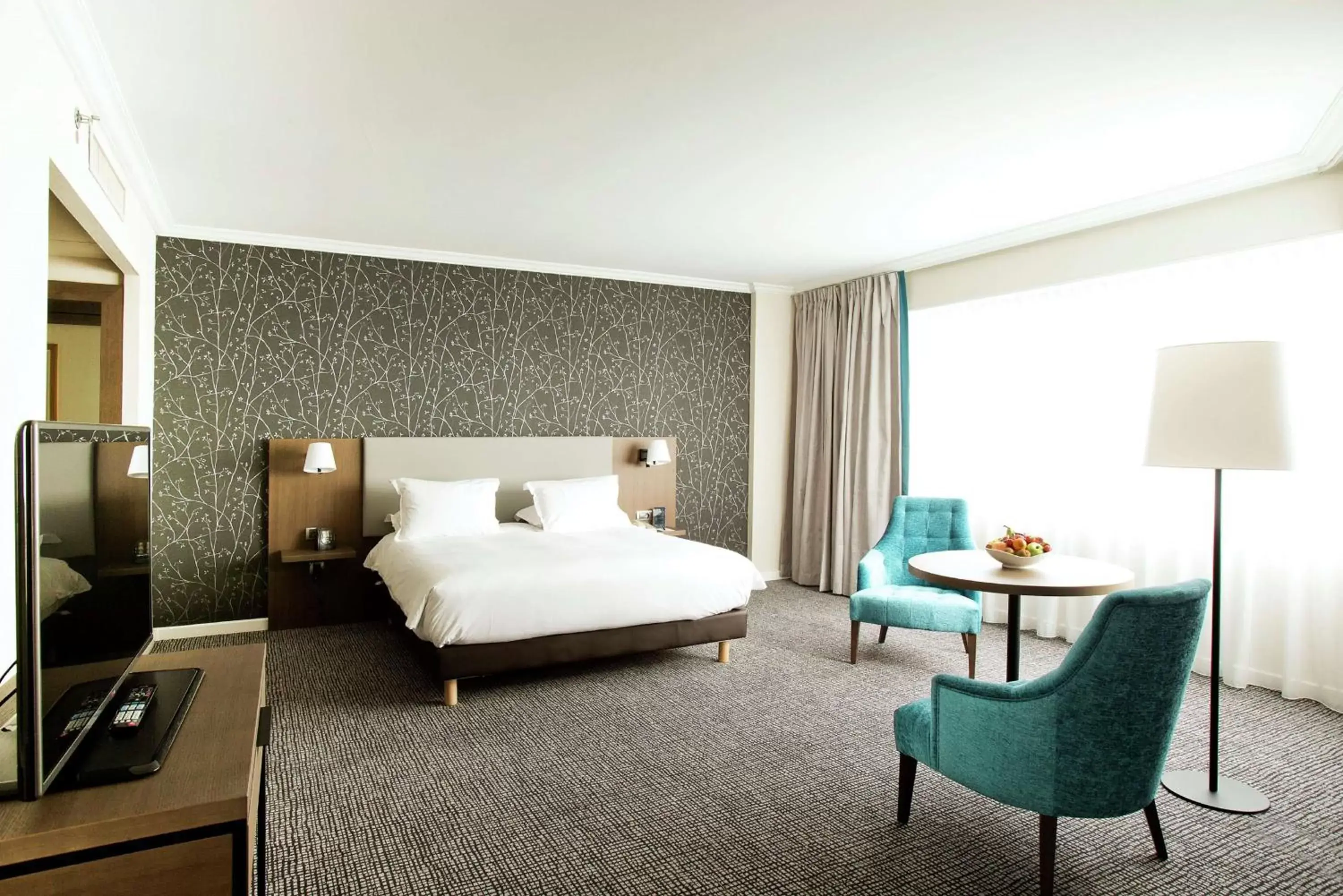 Bedroom, Bed in Hilton Paris Charles De Gaulle Airport