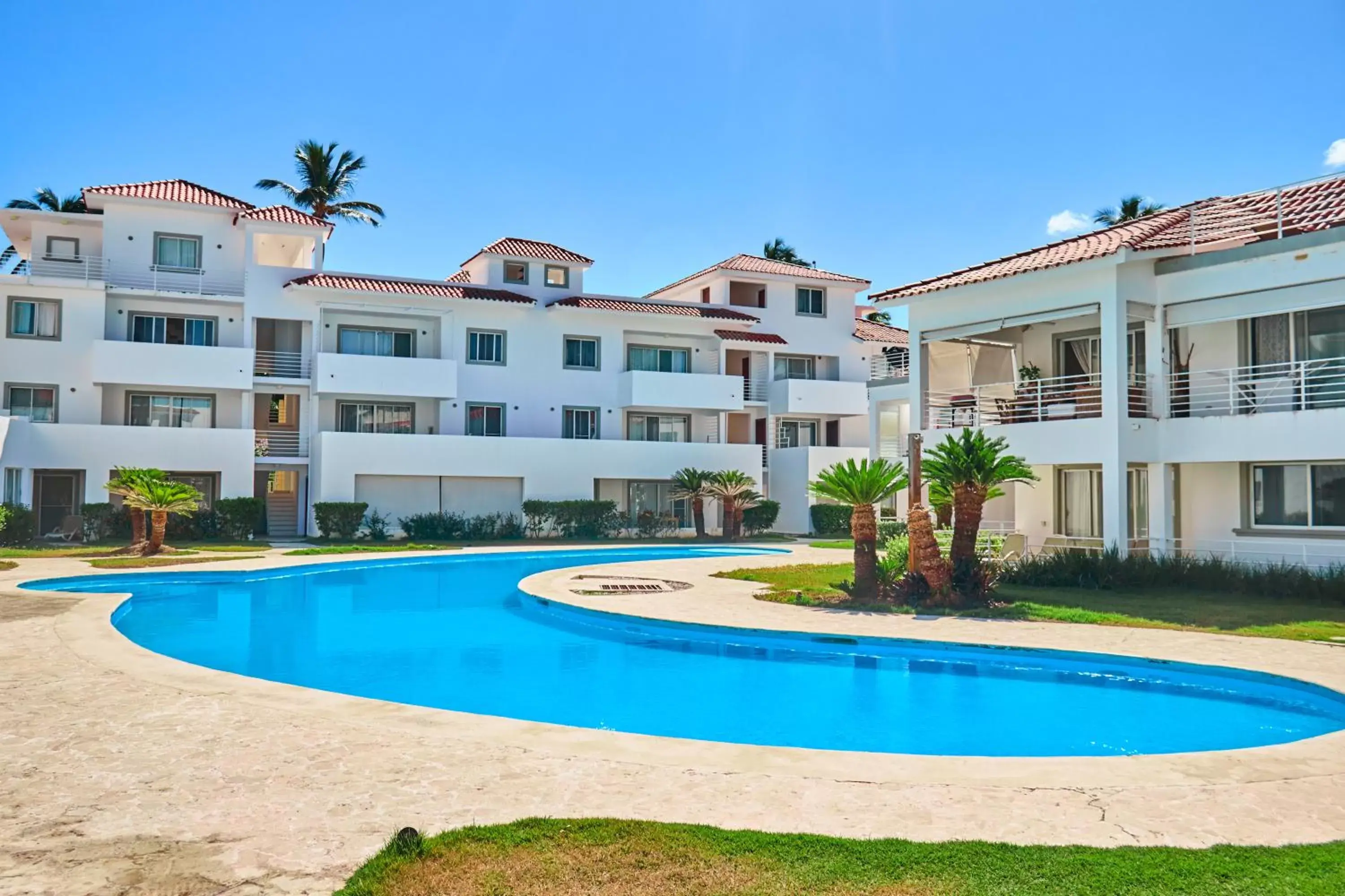 Property building, Swimming Pool in Las Terrazas Condo - Los Corales Village