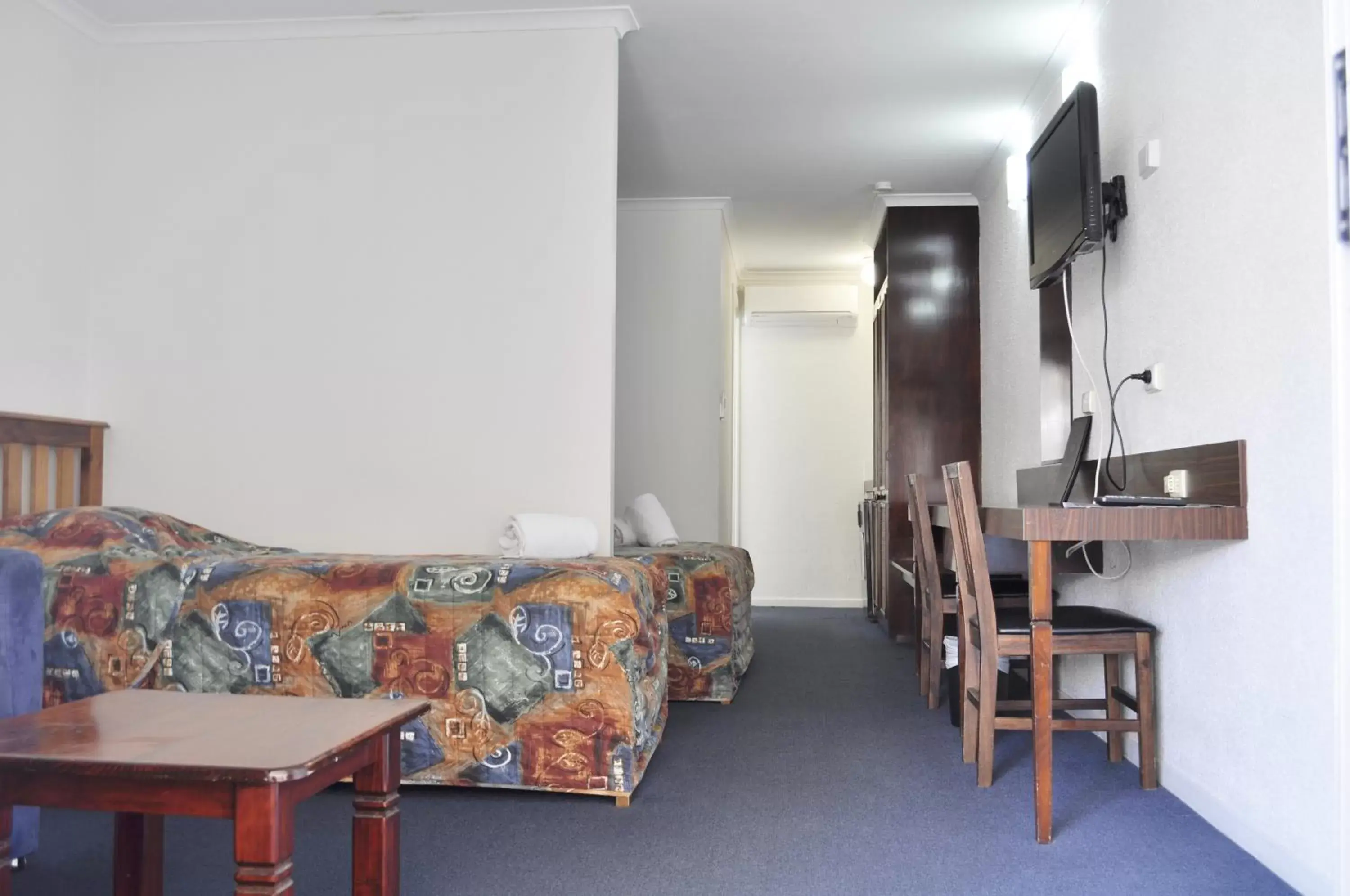 Bedroom, Seating Area in Alexandra Park Motor Inn