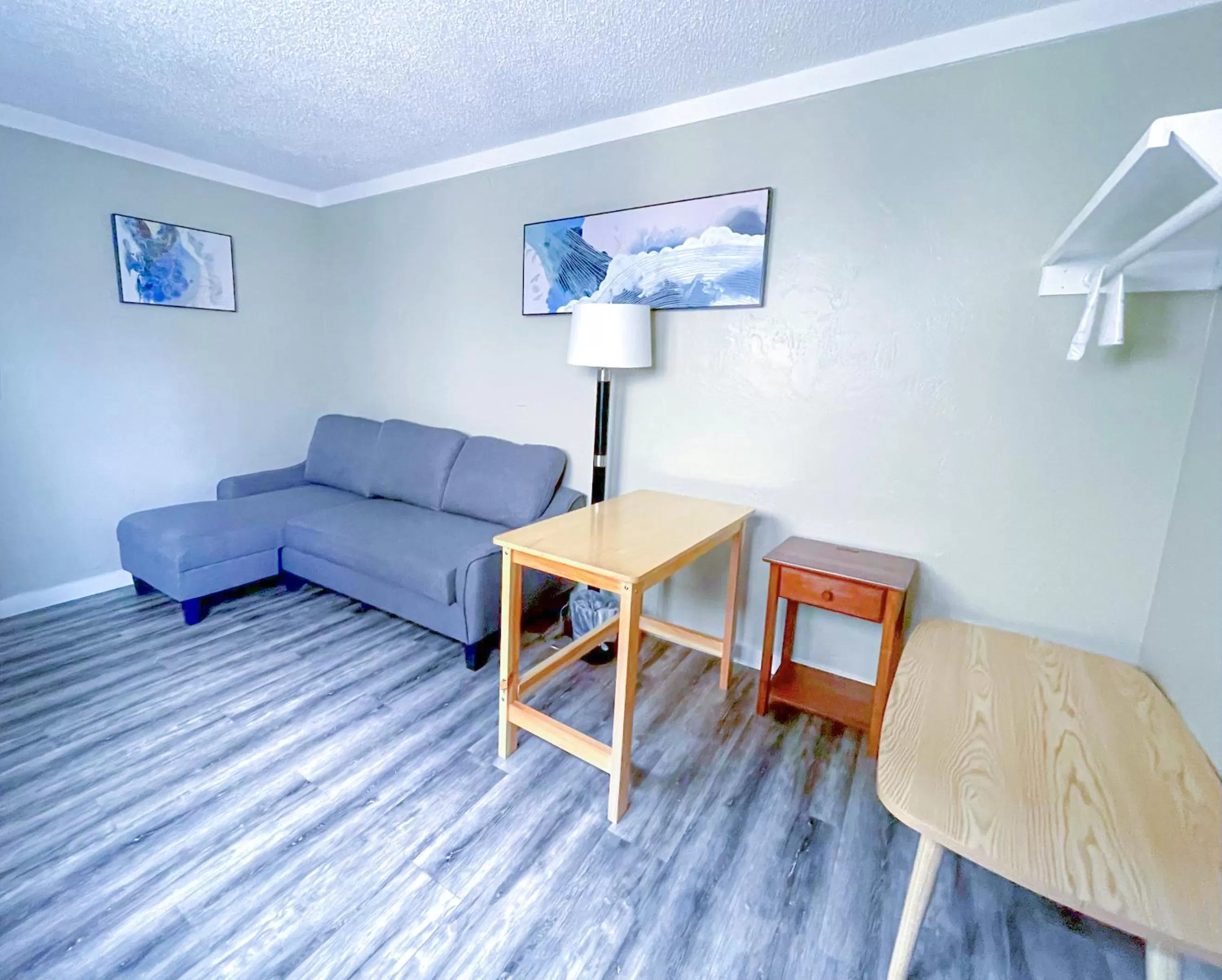 Seating Area in Omeo Suites Glass Beach