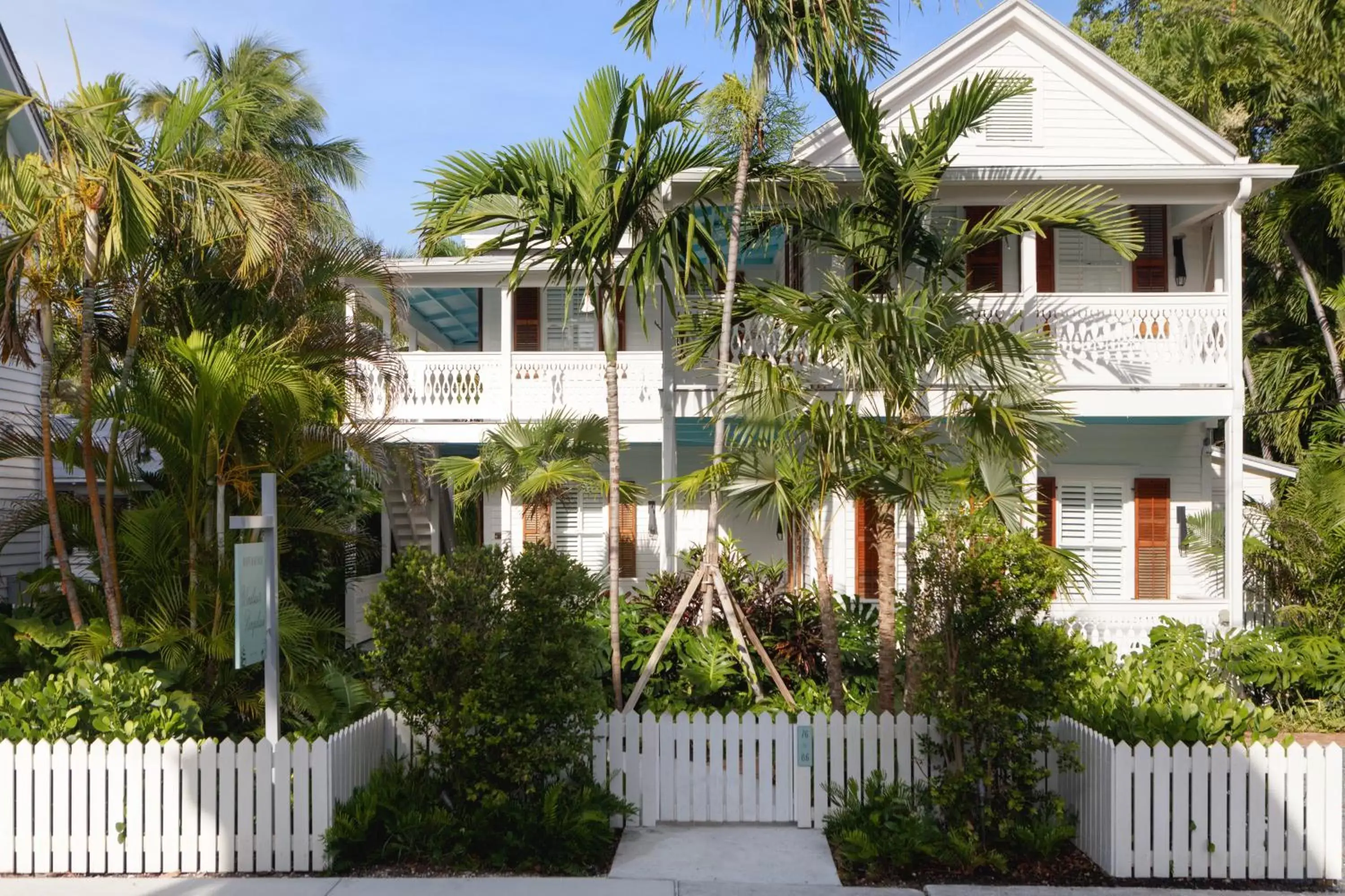 Property Building in Kimpton Winslow's Bungalows, an IHG Hotel