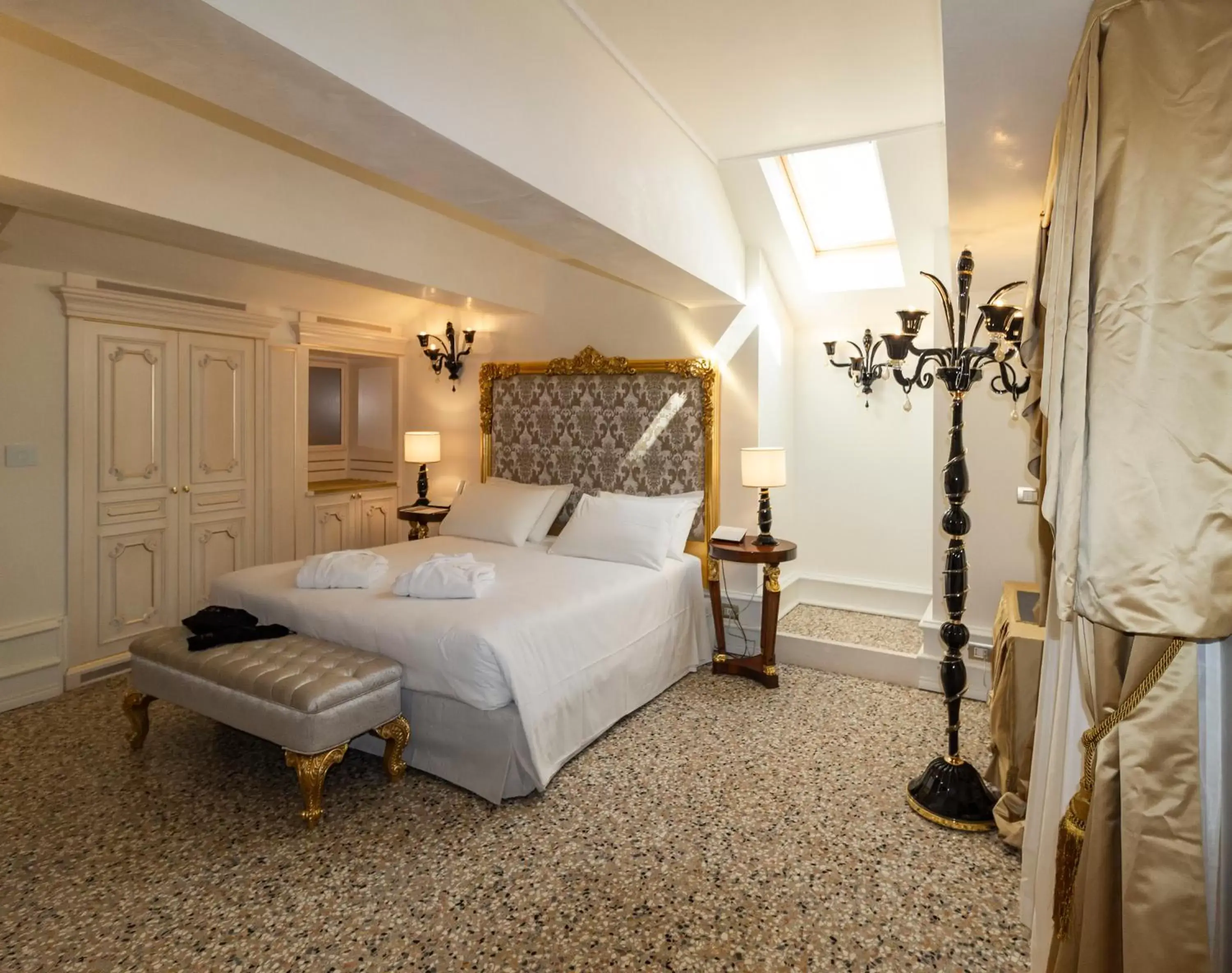 Bedroom, Bed in Ca' Bonfadini Historic Experience