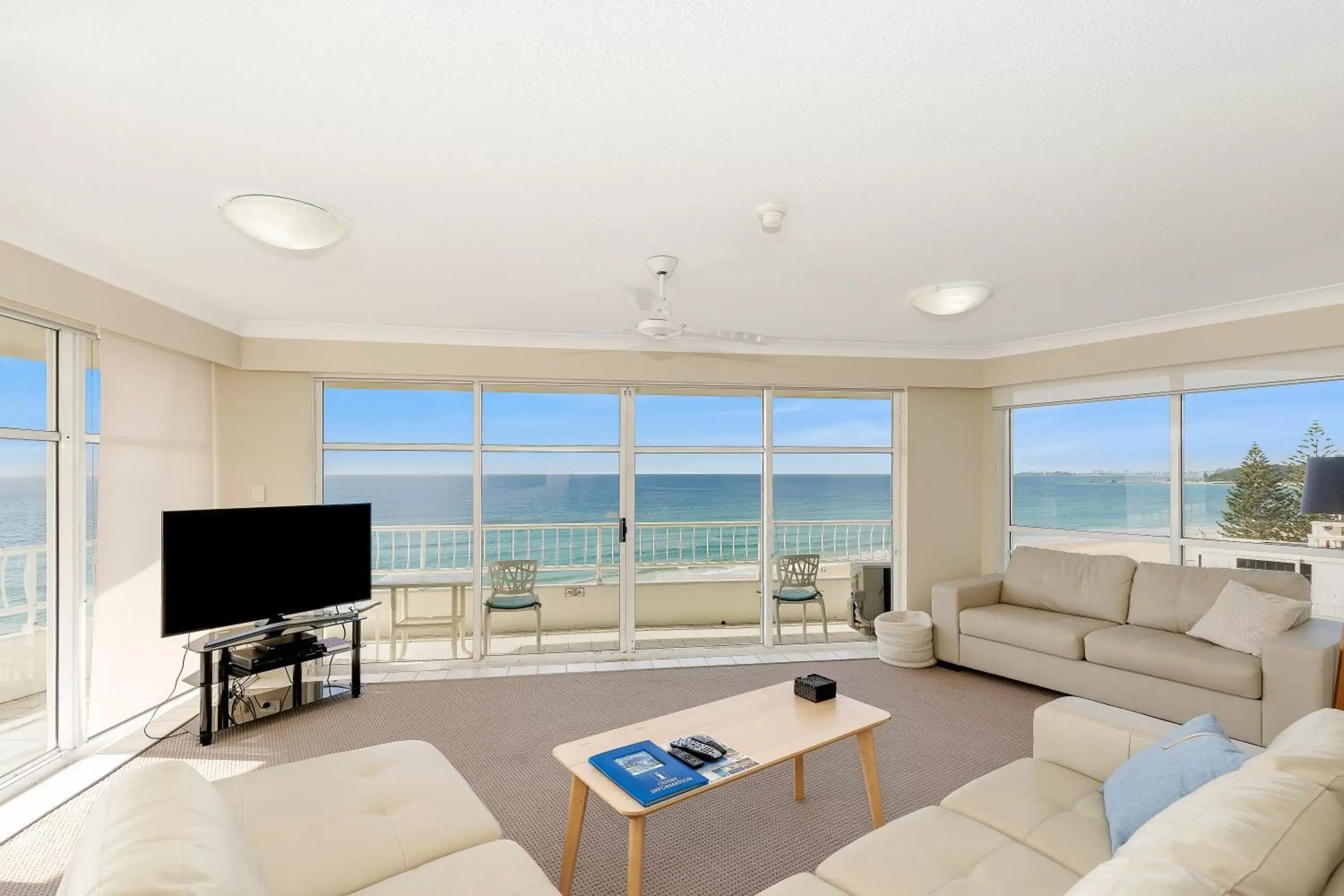 Living room, Seating Area in 19th Avenue on the Beach