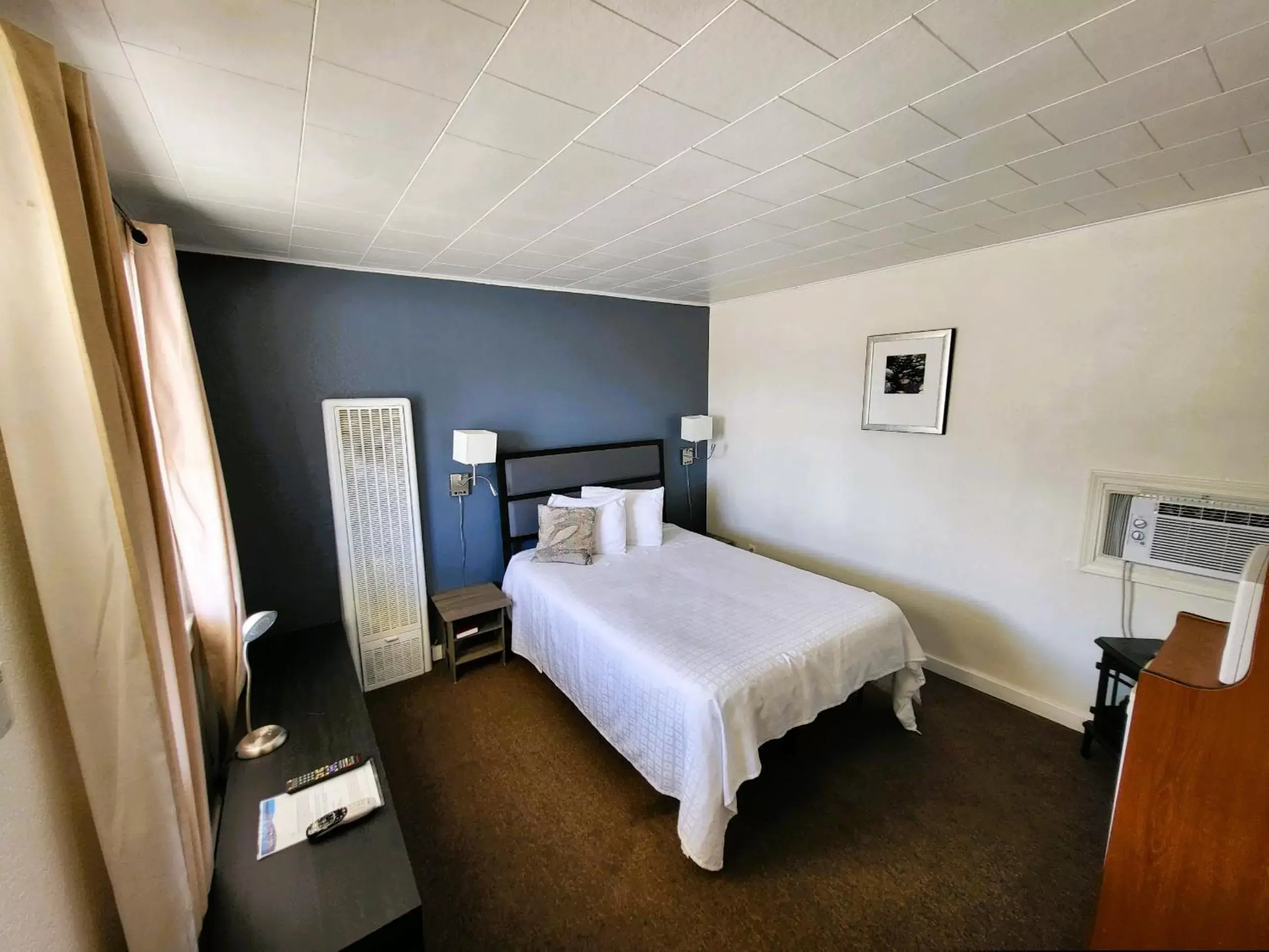 Bed in Rose's Motel Bed in Rose's Motel