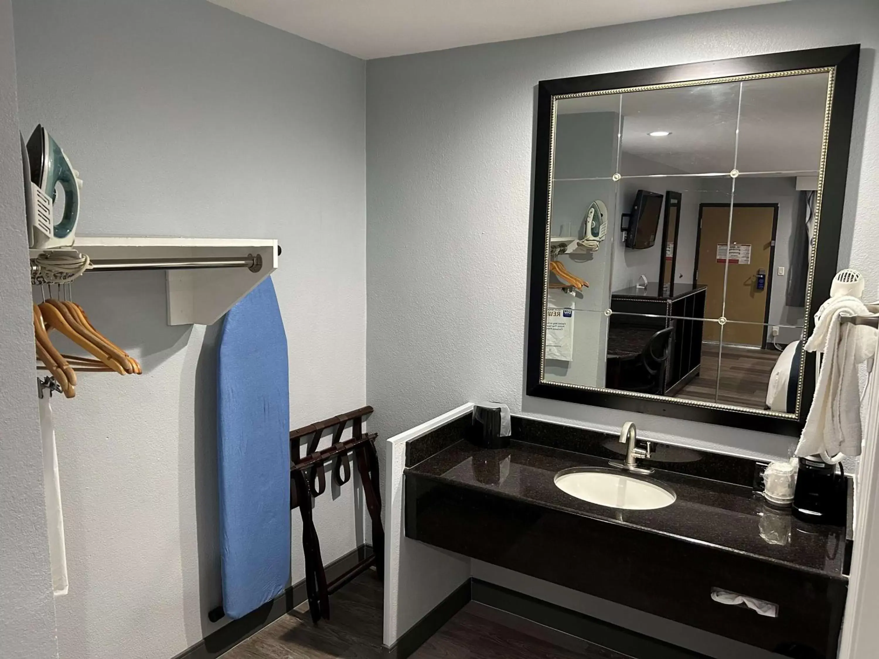 Bedroom, Bathroom in SureStay Hotel by Best Western Buena Park Anaheim