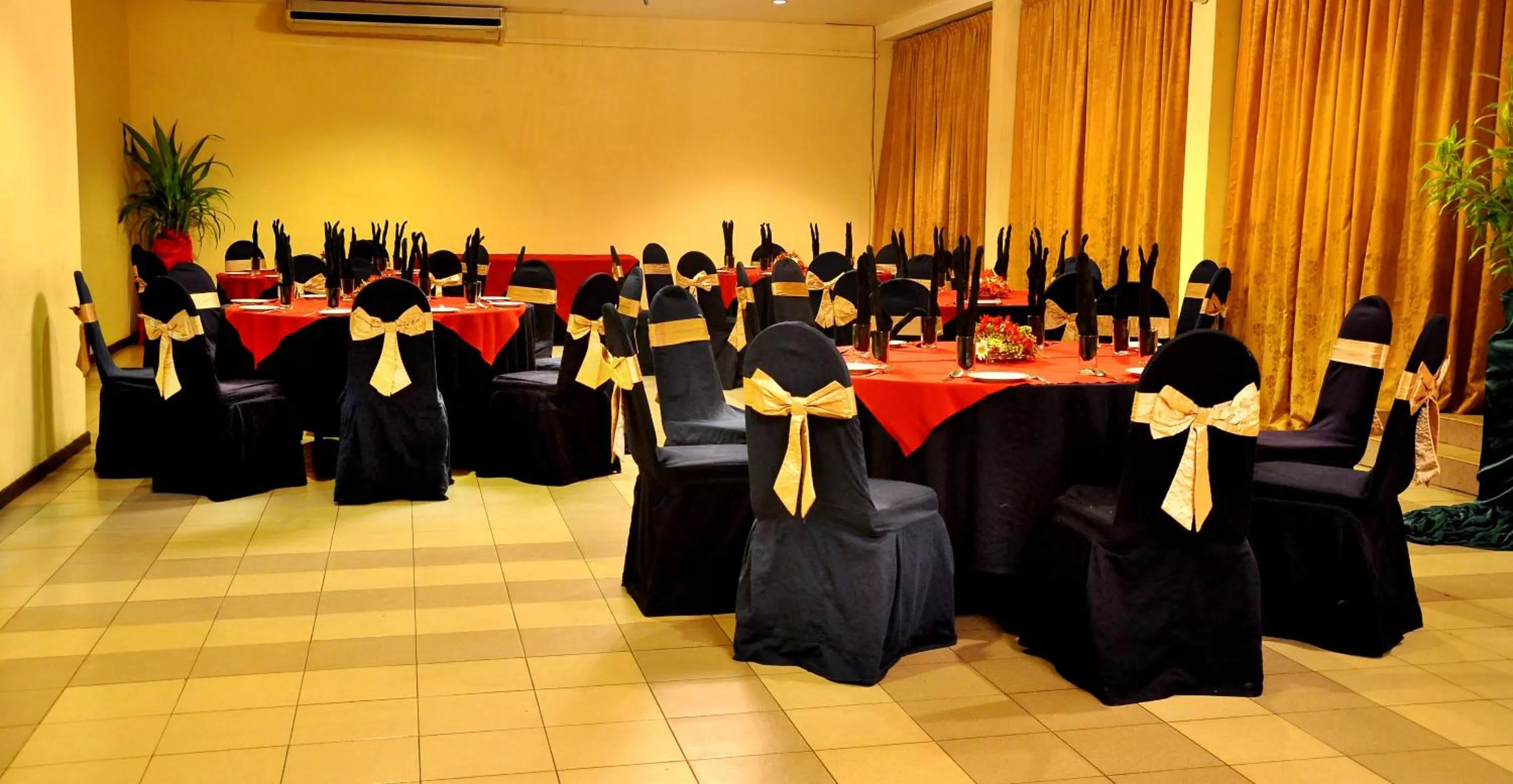 Banquet/Function facilities in Ramada Katunayake