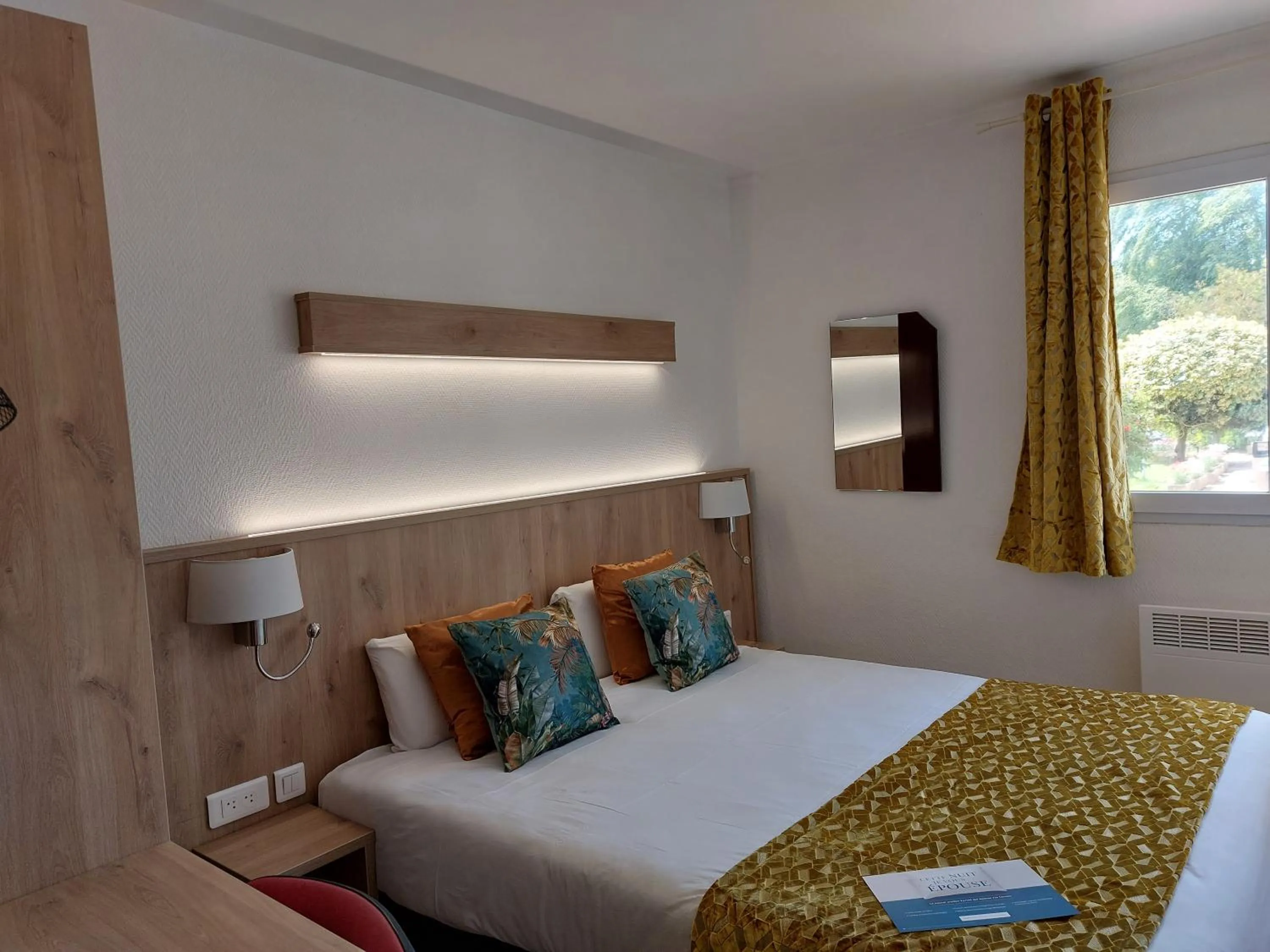 Bed in Contact Hotel Utah Beach Carentan