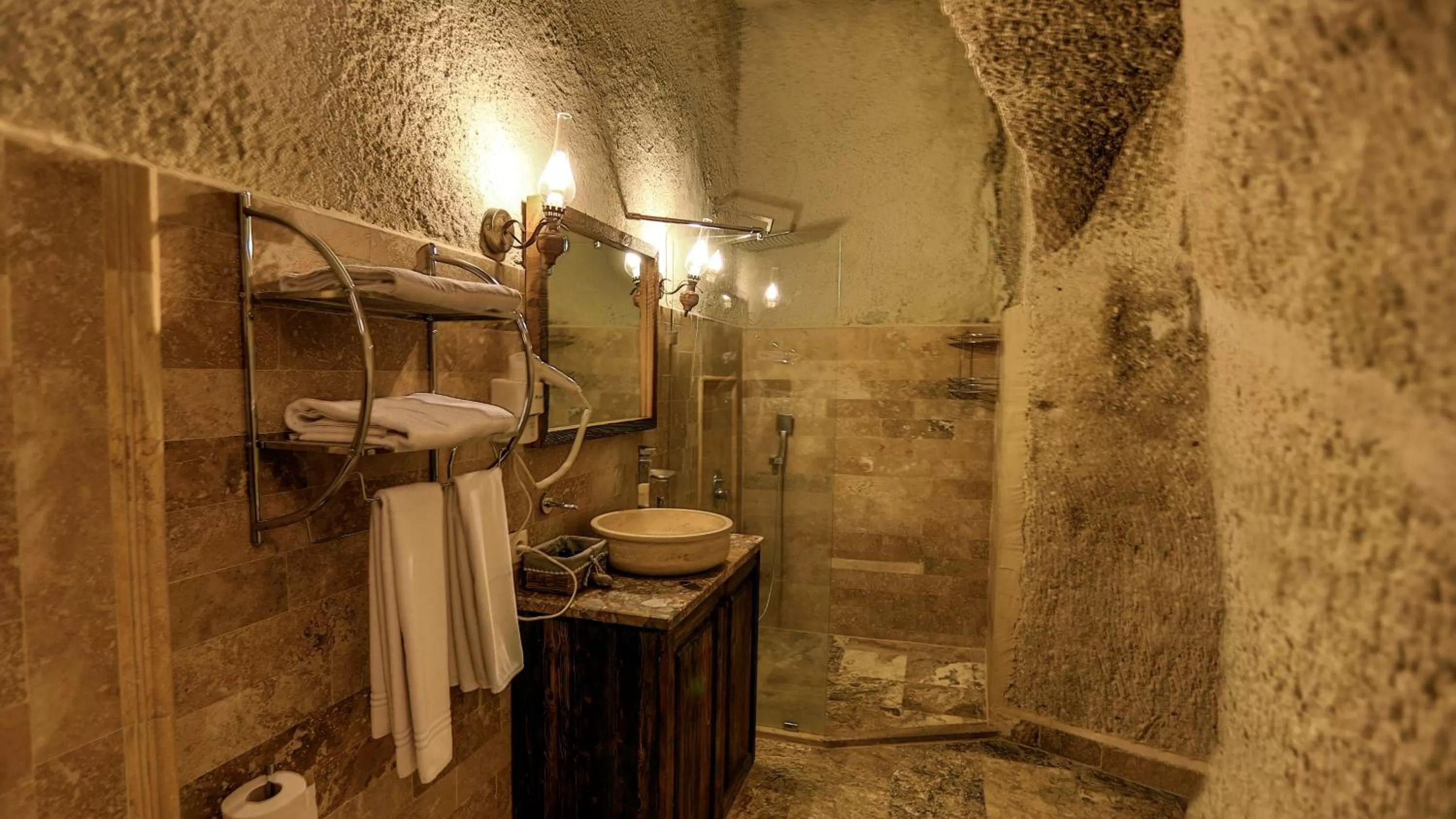 Shower in Hidden Cave Hotel