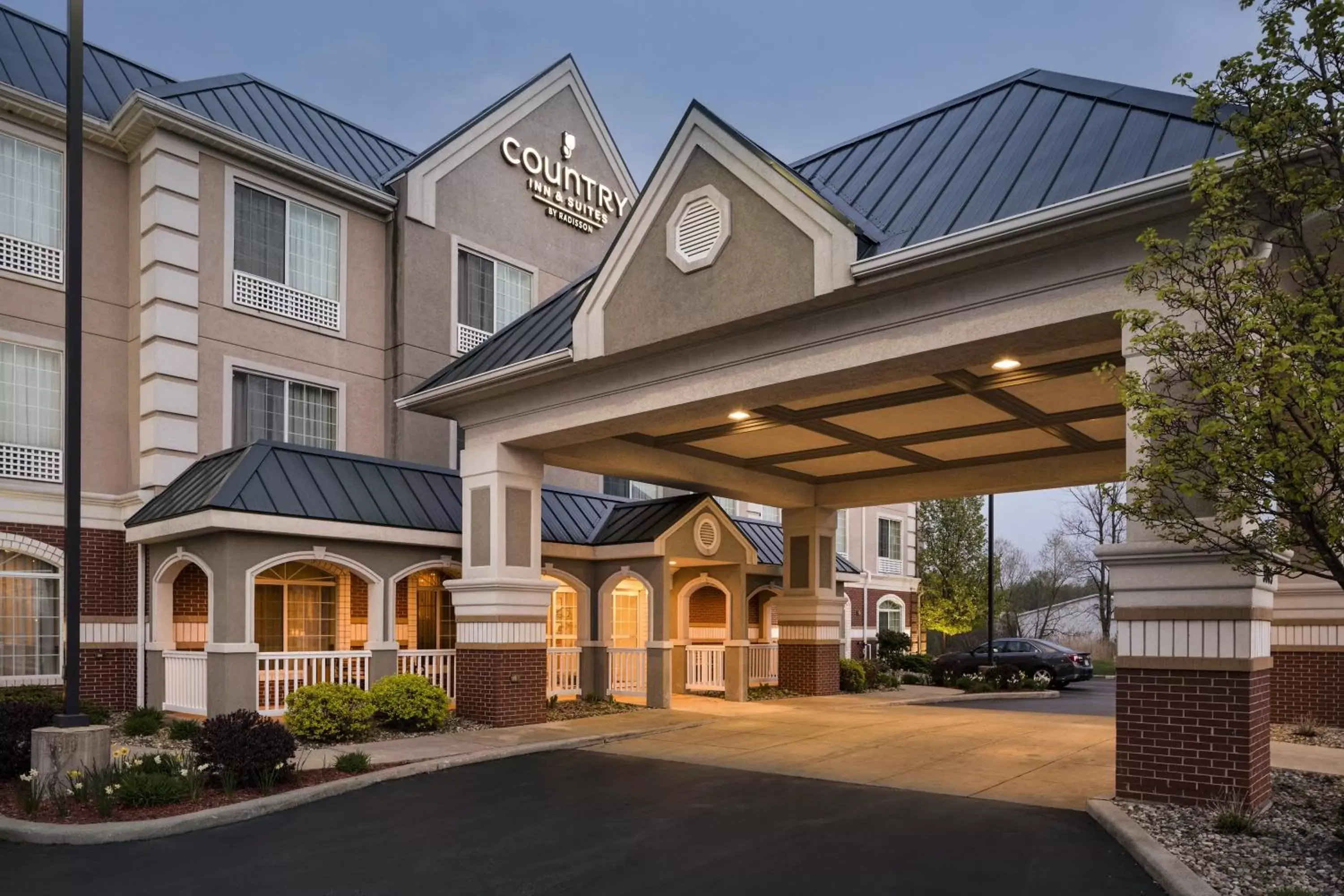 Facade/entrance, Property Building in Country Inn & Suites by Radisson, Michigan City, IN
