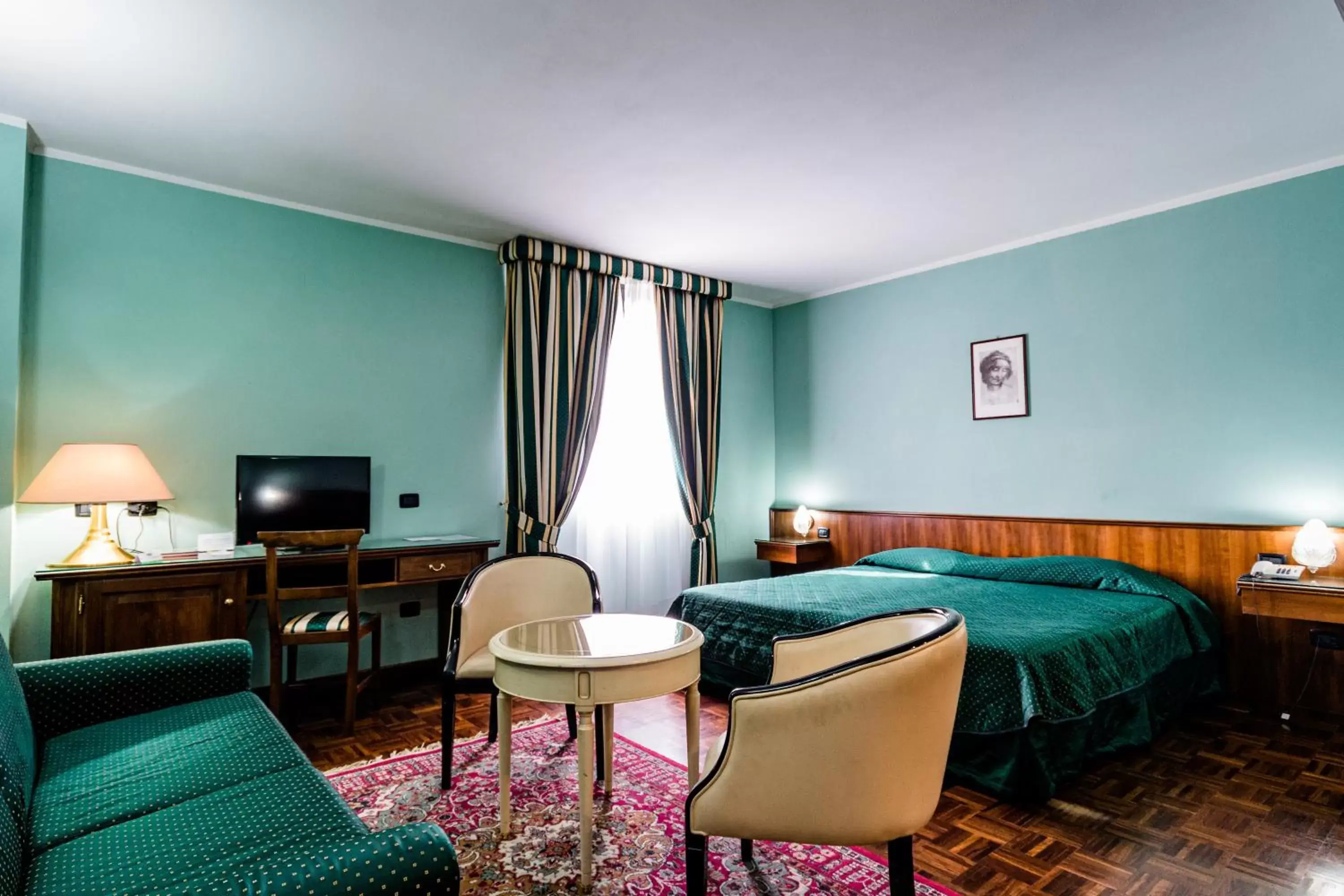 Bed, TV/Entertainment Center in Hotel Lucrezia Borgia