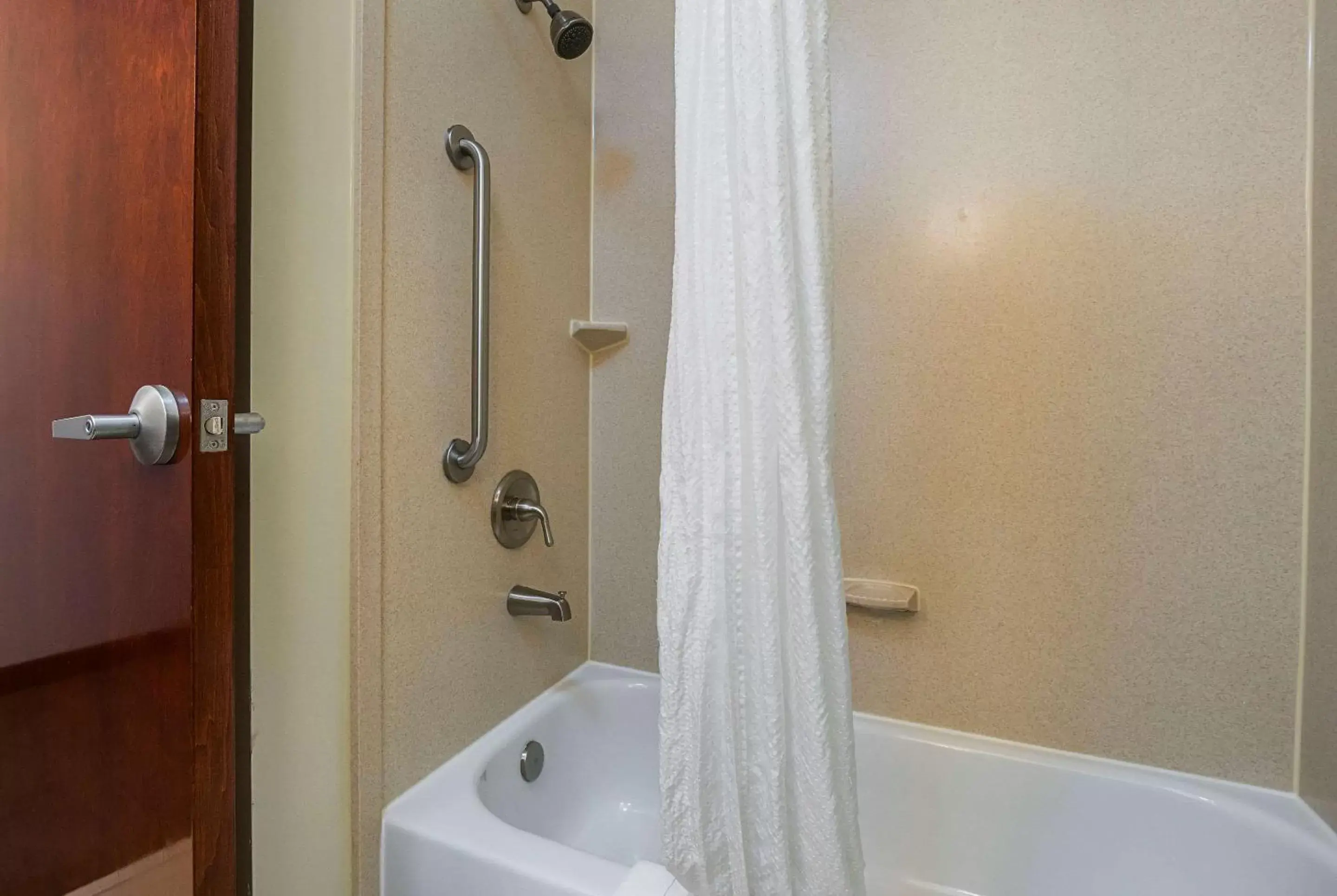 Photo of the whole room, Bathroom in Sleep Inn & Suites Manchester