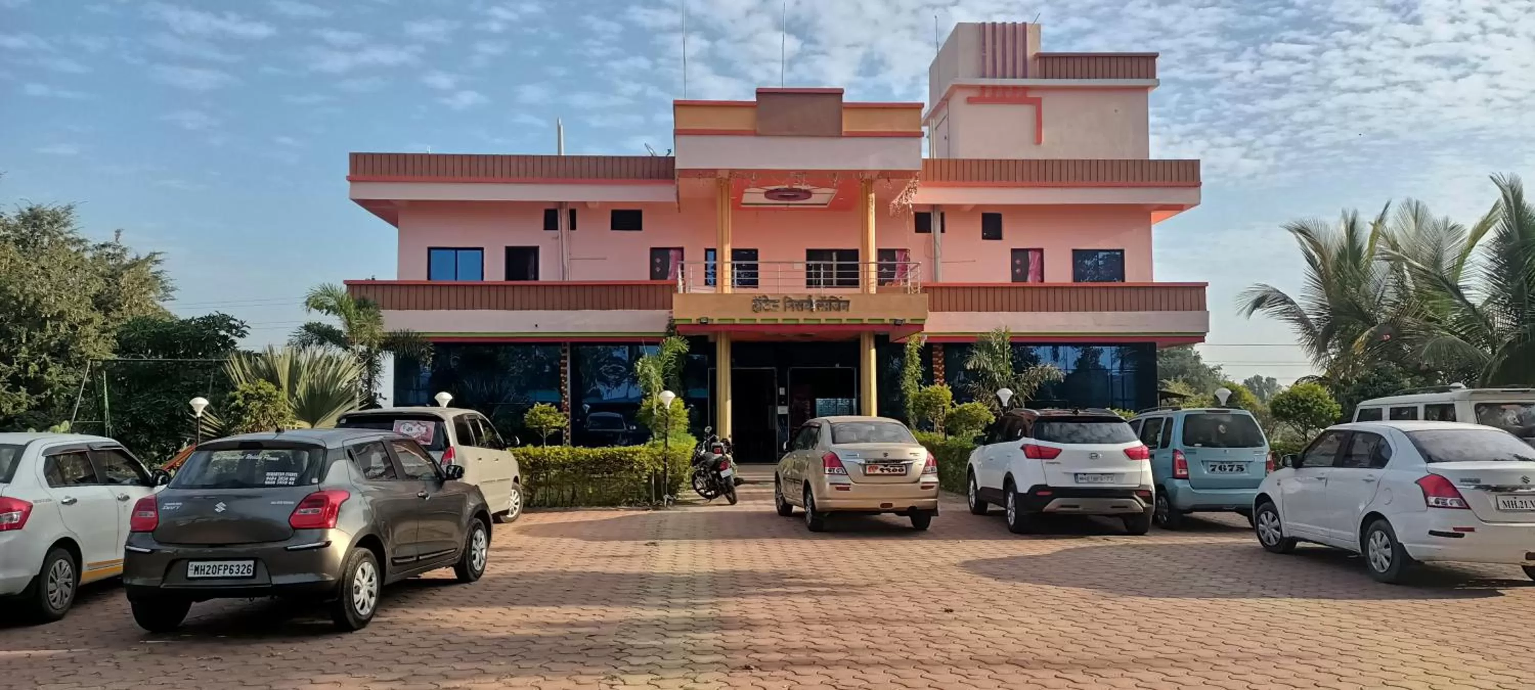 Hotel Nisarg Lodging And Restaurant