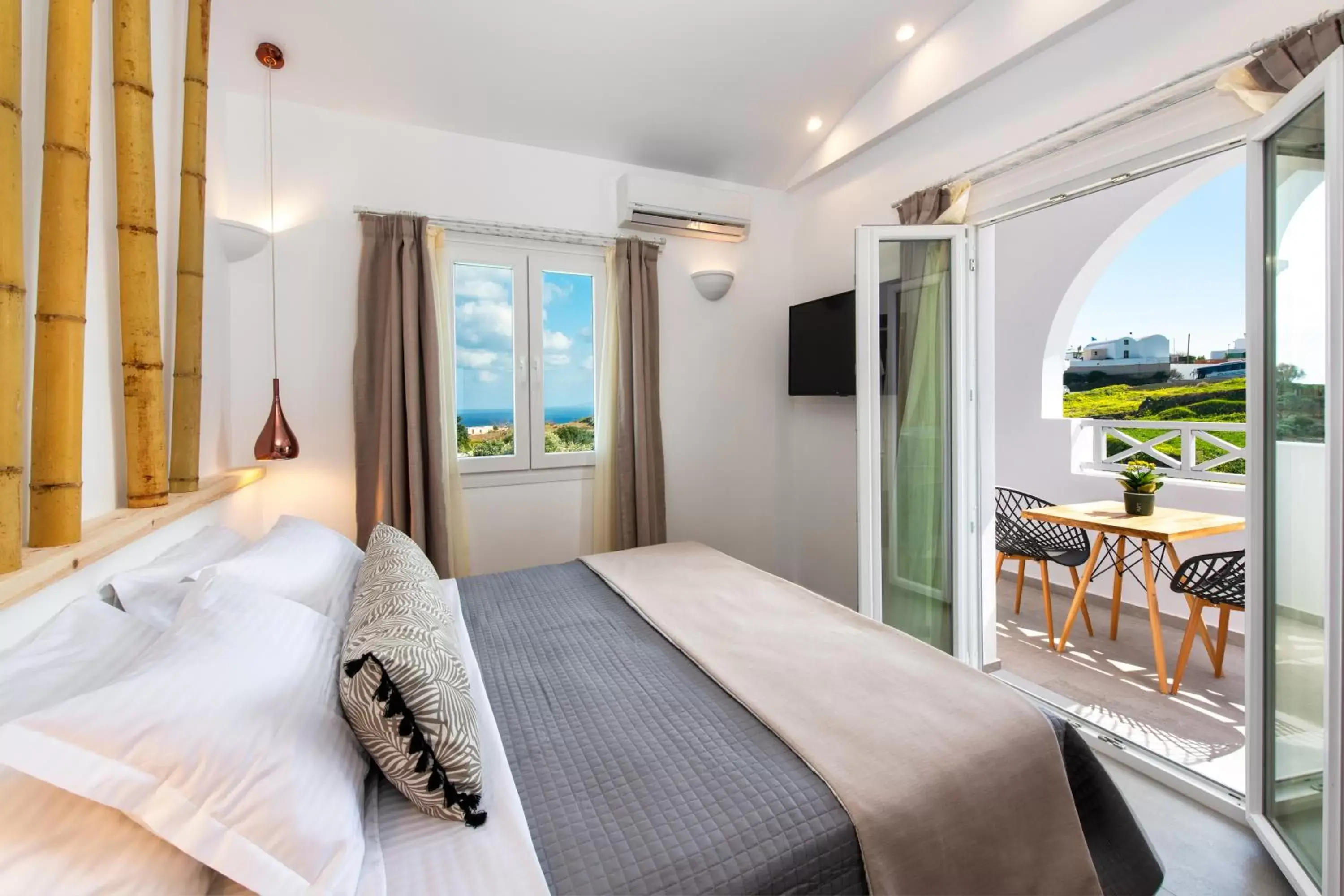 Balcony/Terrace, Bed in Abasa Suites Balcony/Terrace, Bed in Abasa Suites